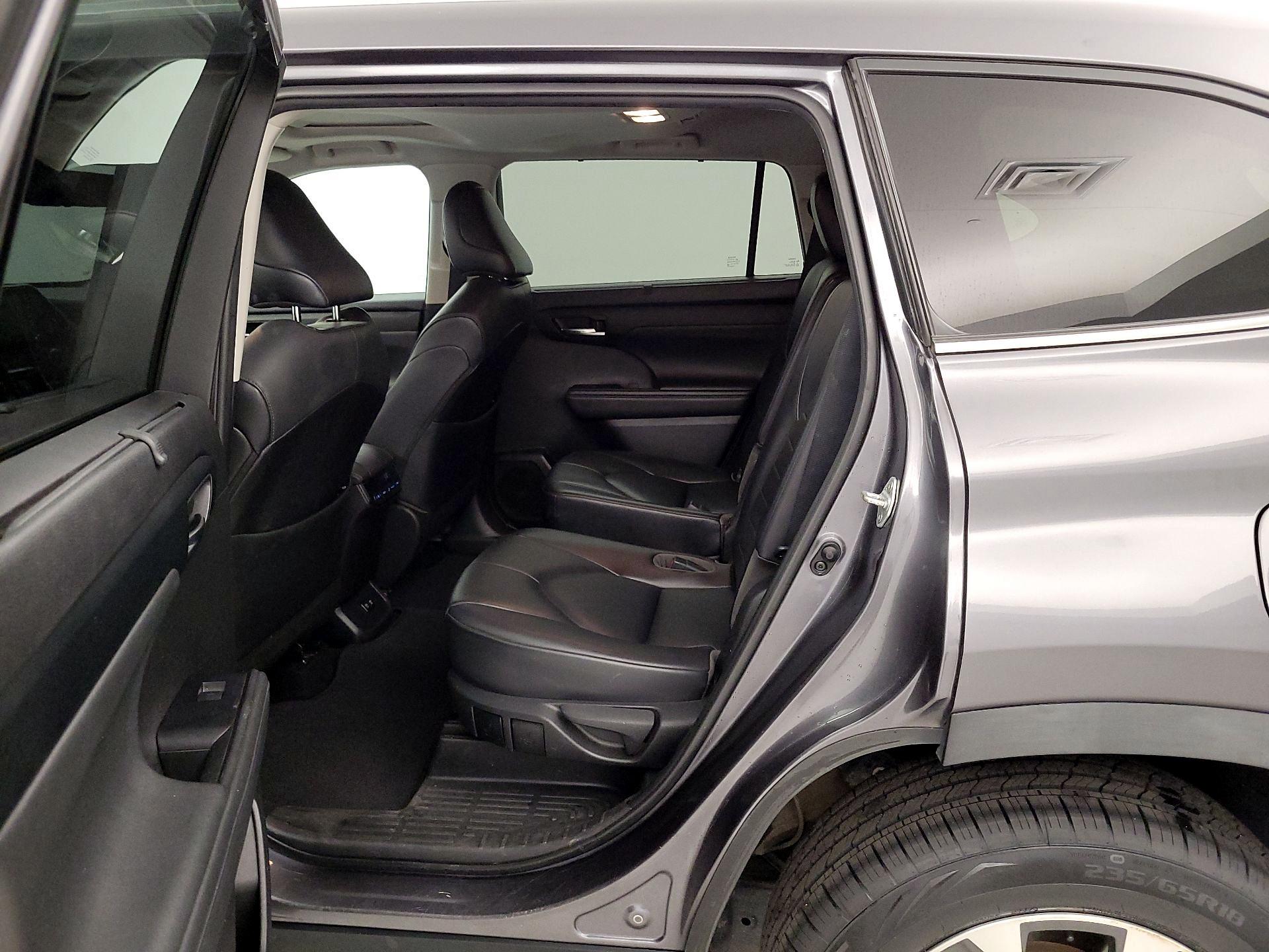 Thumbnail: 2021 Toyota Highlander - 17