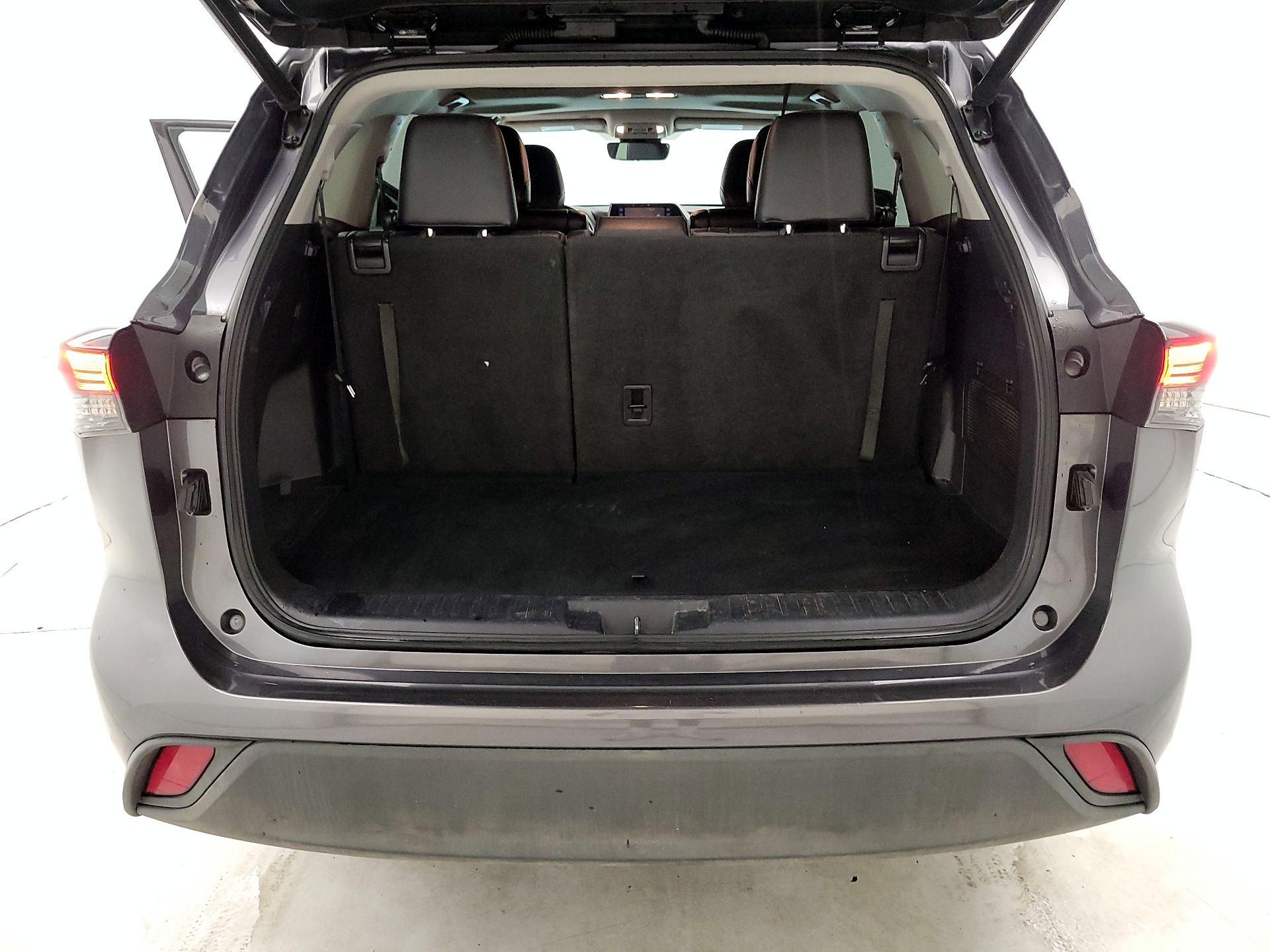 Thumbnail: 2021 Toyota Highlander - 18