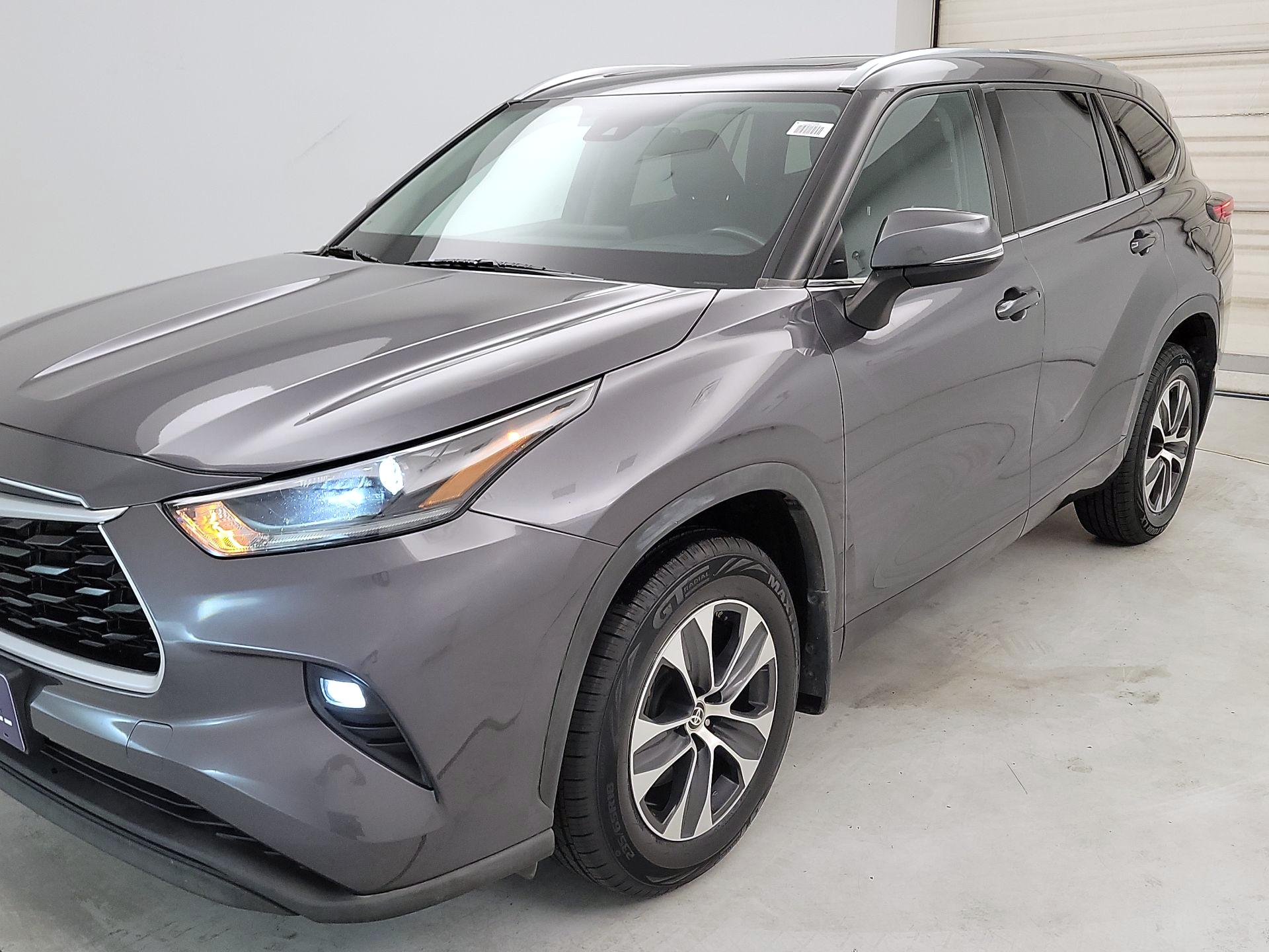 Thumbnail: 2021 Toyota Highlander - 3