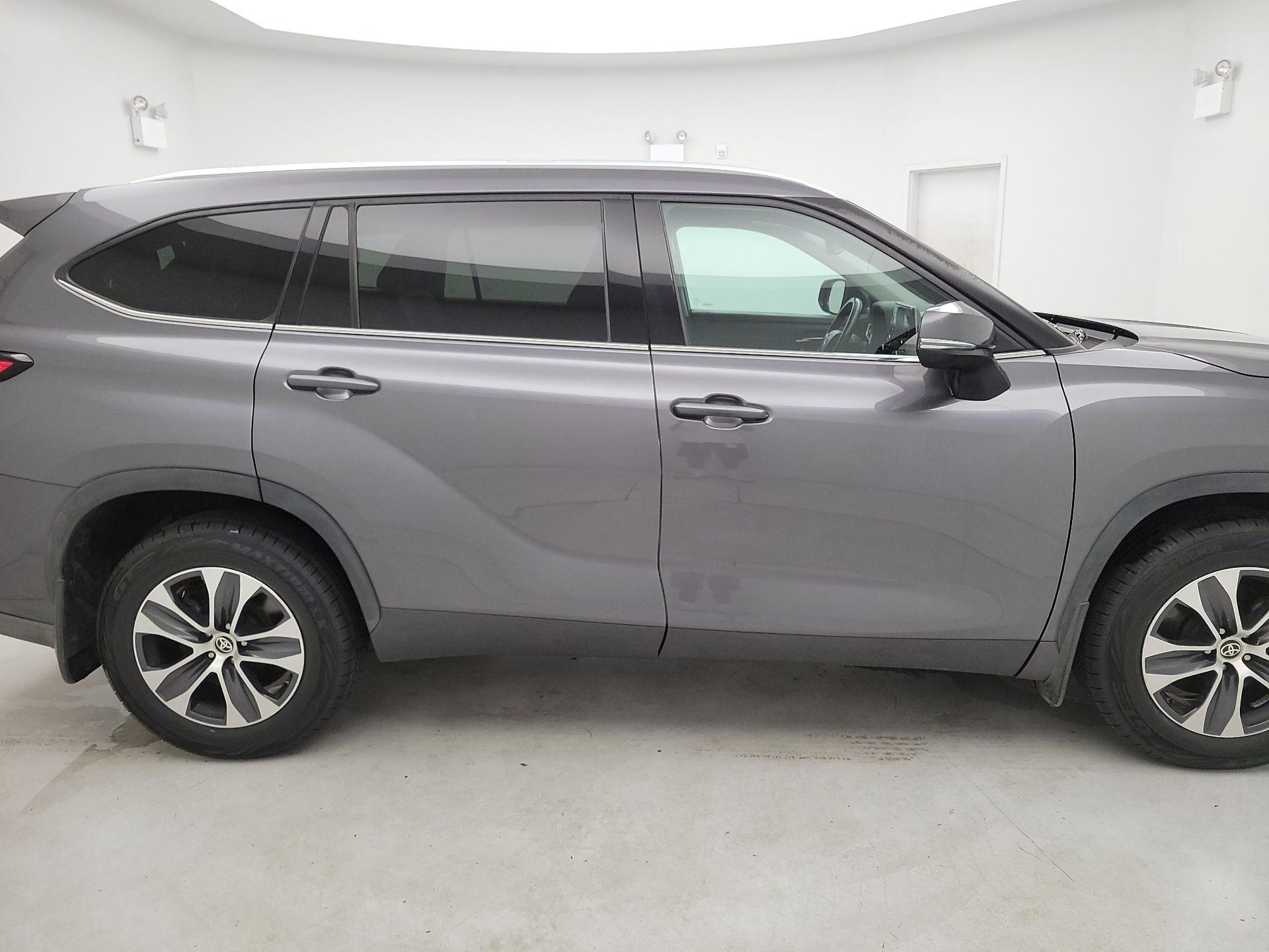 Thumbnail: 2021 Toyota Highlander - 4