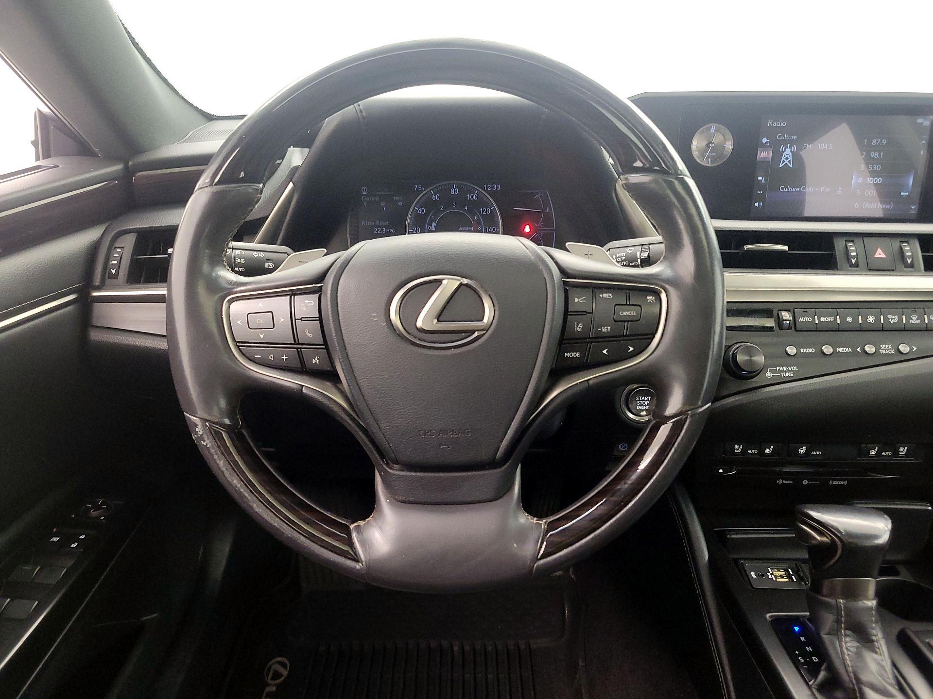 Thumbnail: 2019 Lexus ES - 10