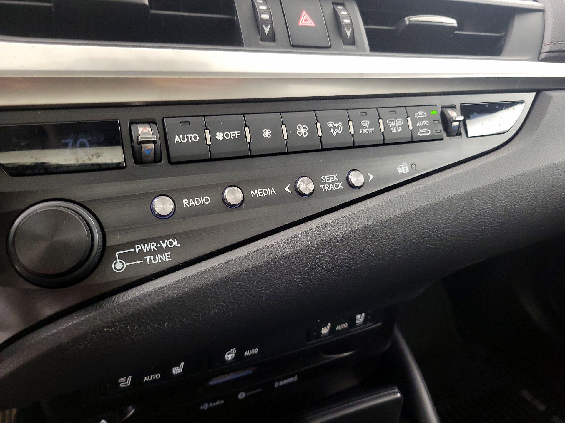 Thumbnail: 2019 Lexus ES - 15