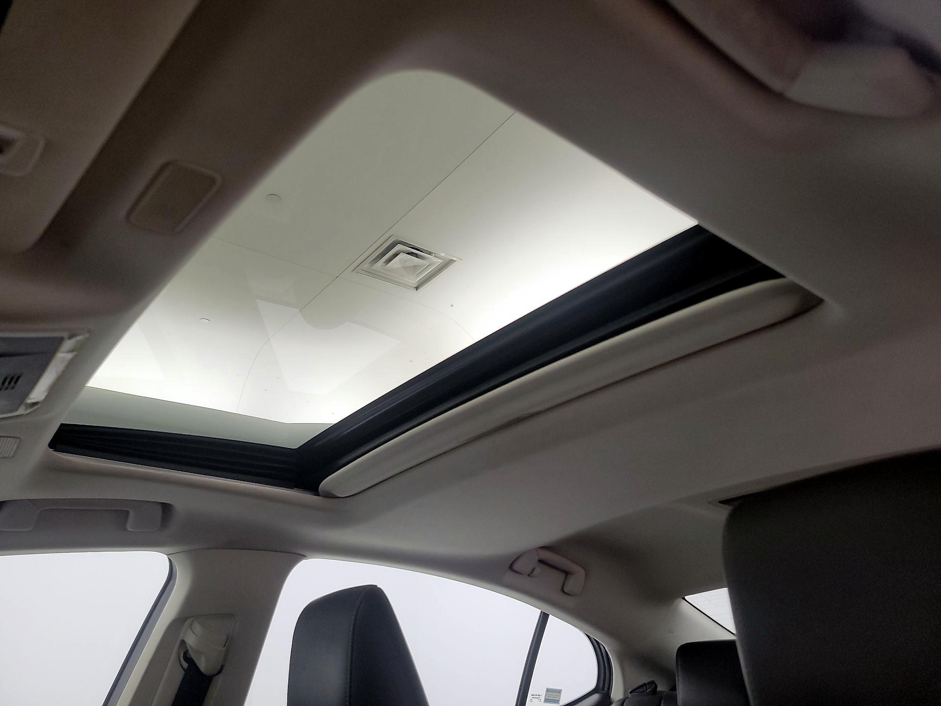 Thumbnail: 2019 Lexus ES - 18