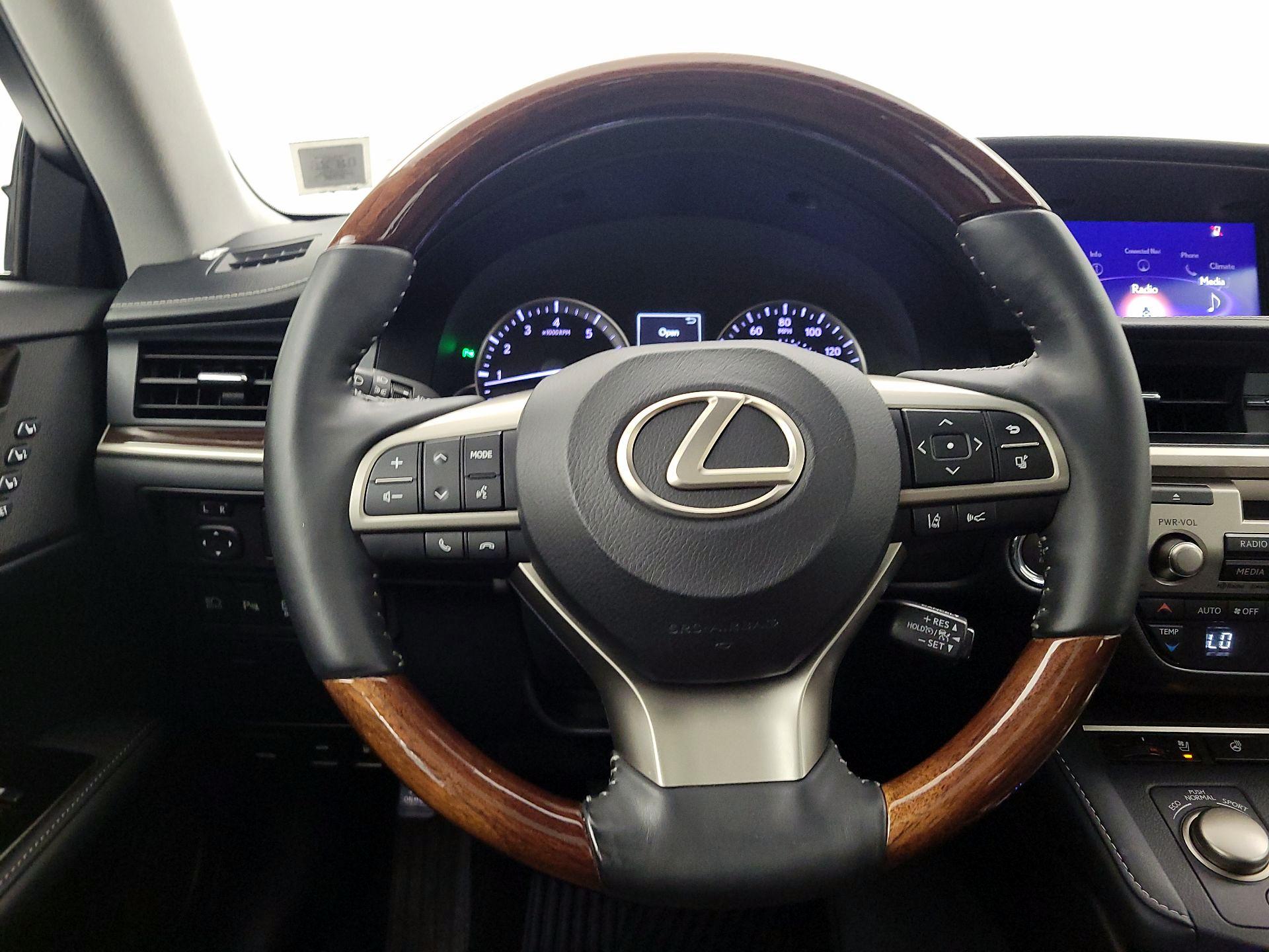 Thumbnail: 2018 Lexus ES - 10