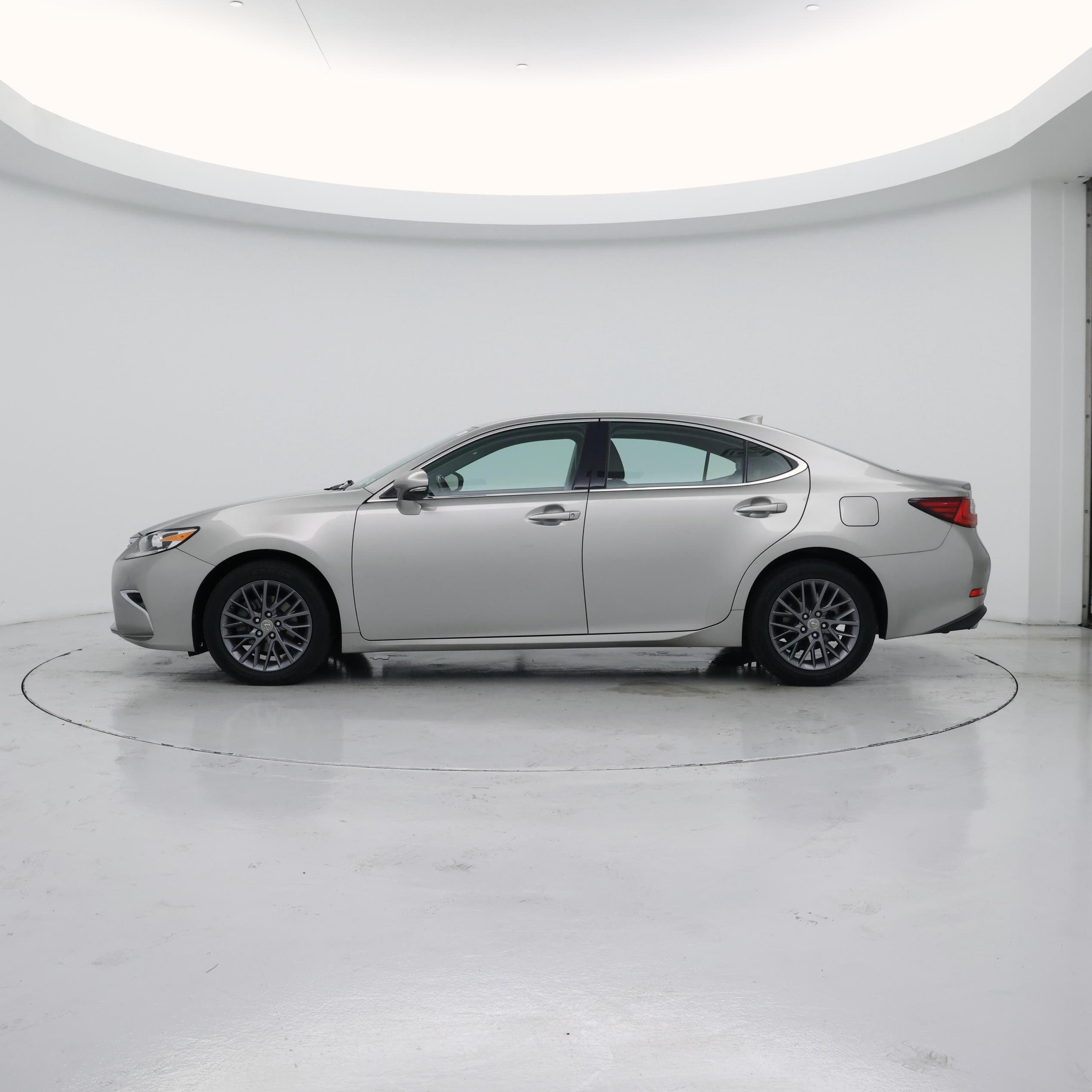 Thumbnail: 2018 Lexus ES - 3