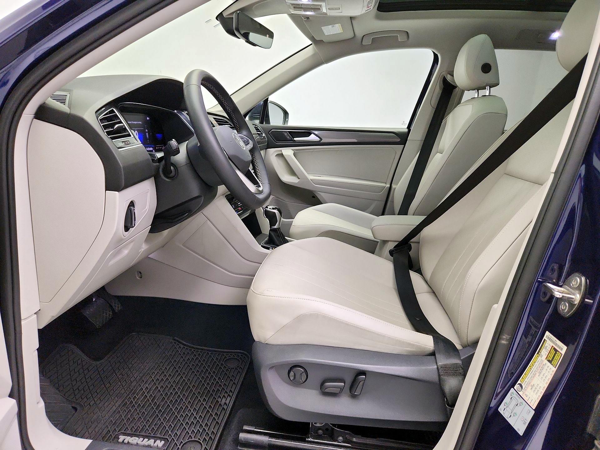 Thumbnail: 2022 Volkswagen Tiguan - 11