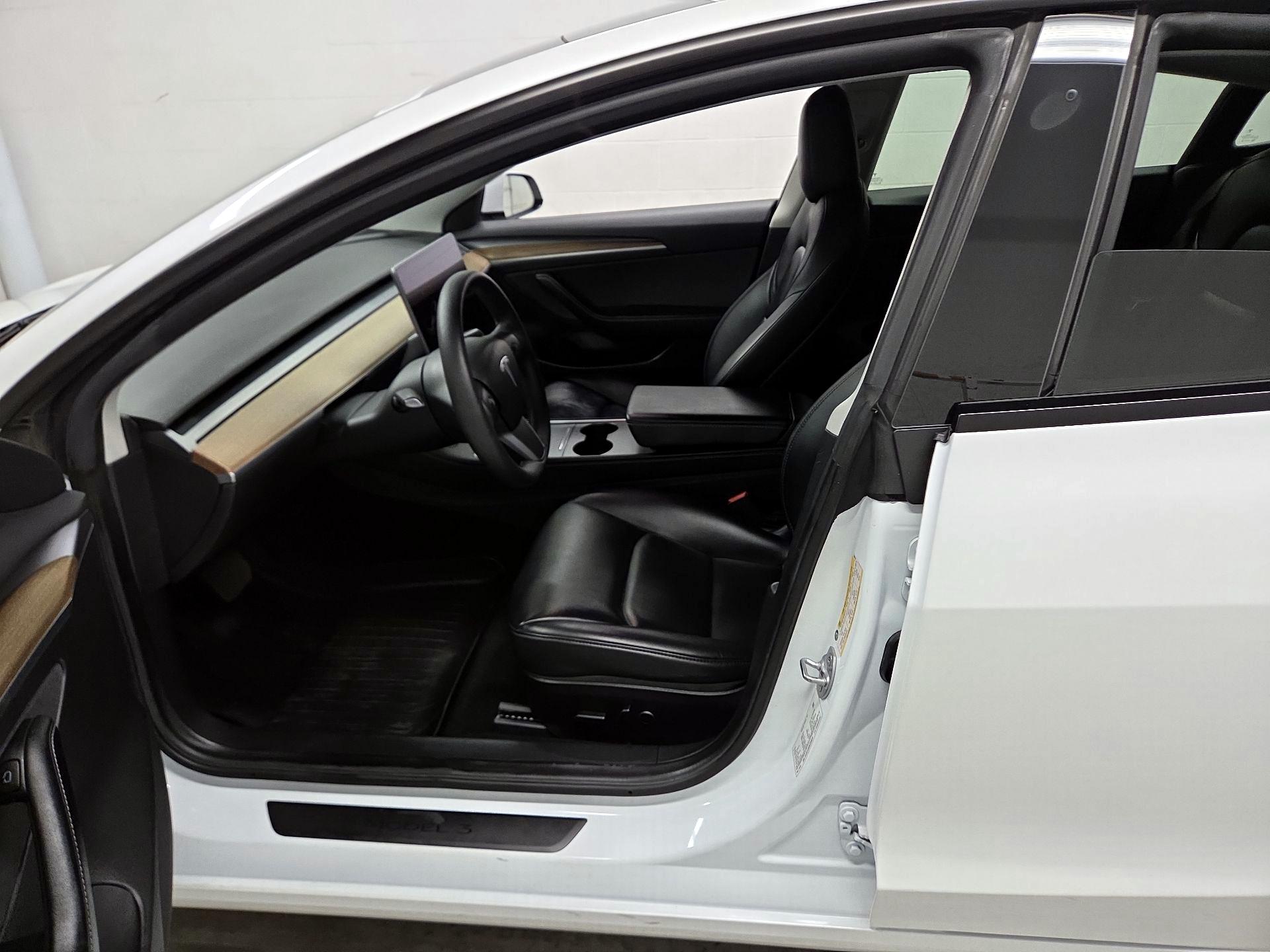 Thumbnail: 2022 Tesla Model 3 - 11
