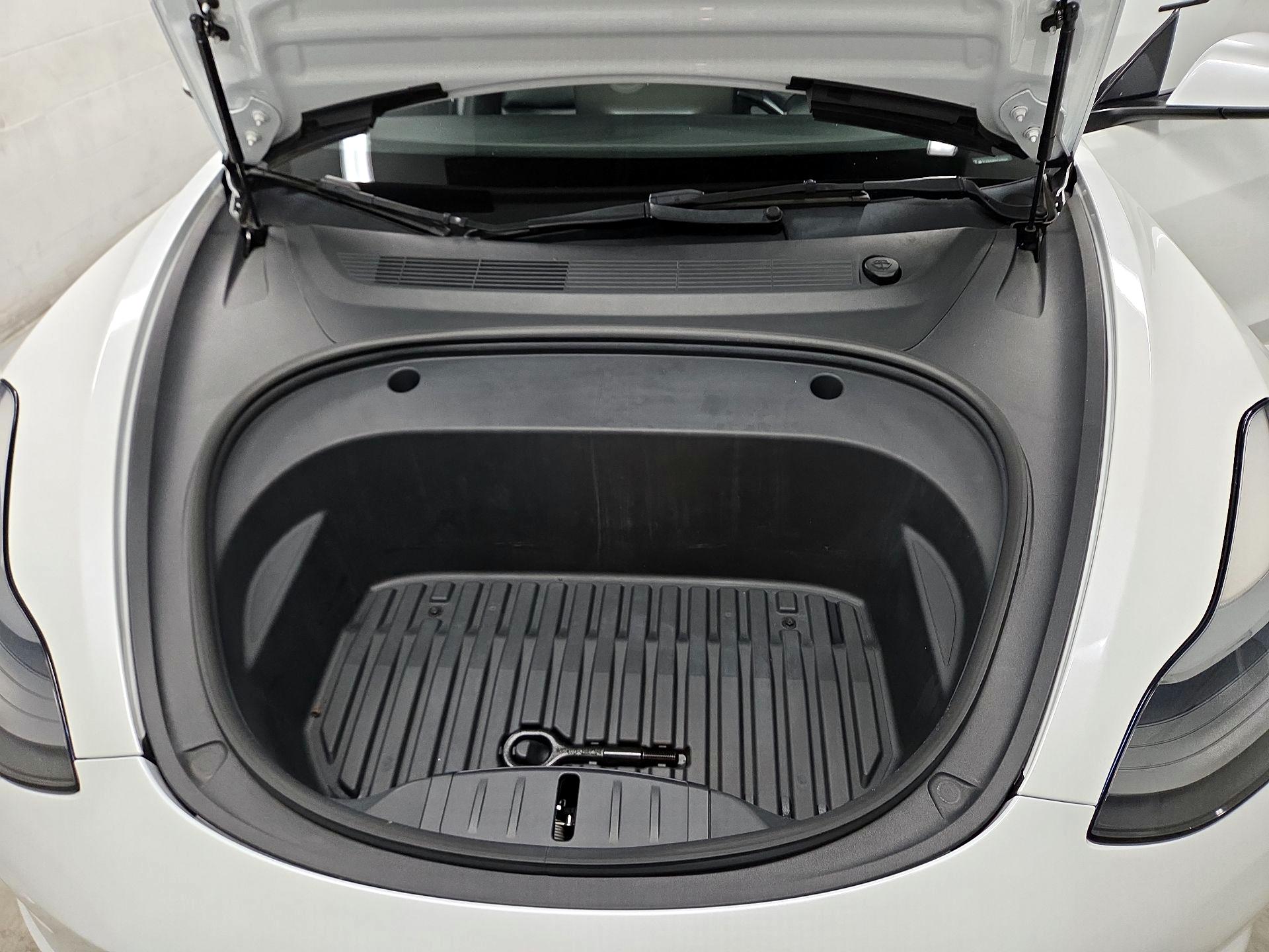 Thumbnail: 2022 Tesla Model 3 - 17