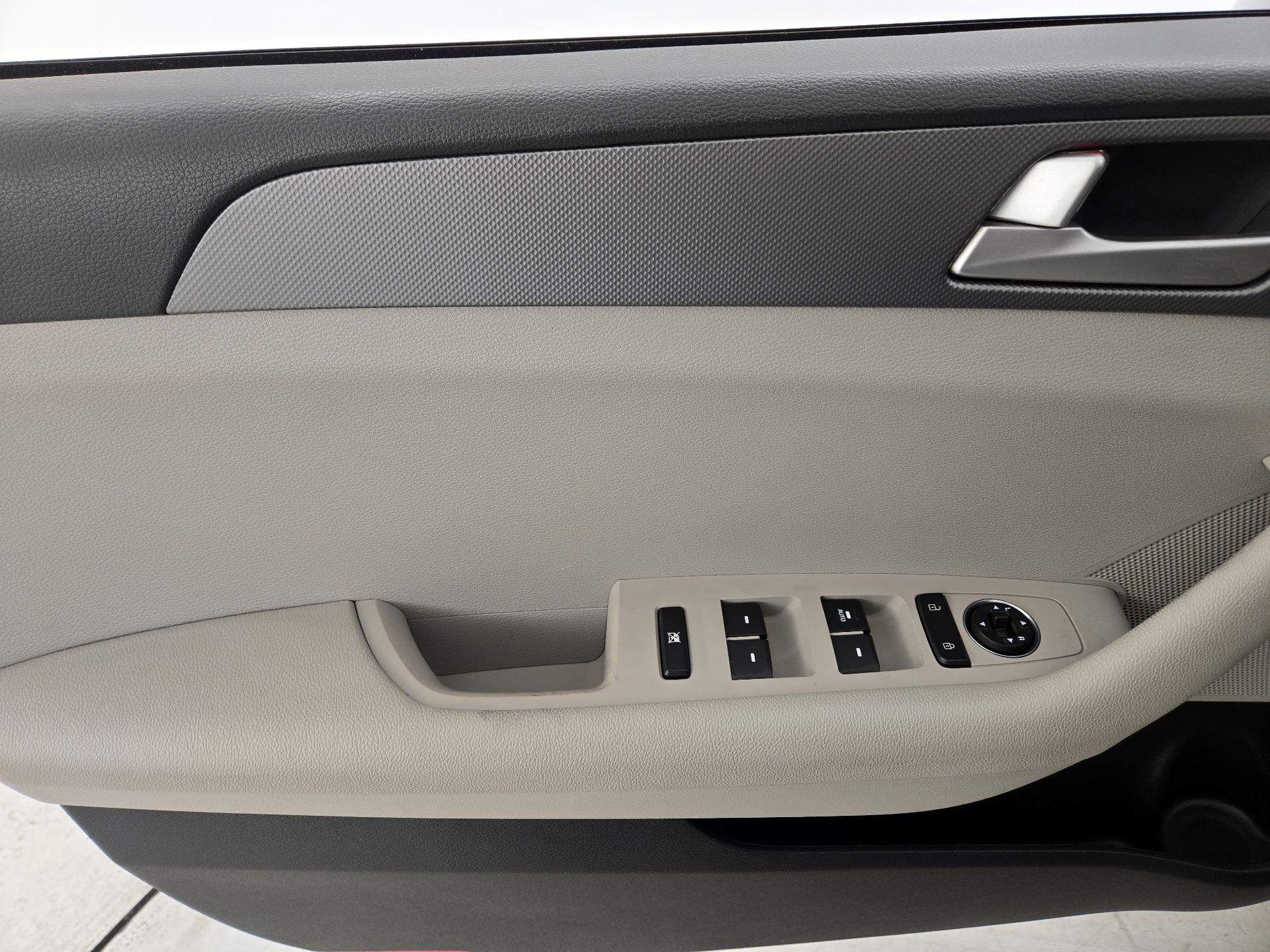 Thumbnail: 2016 Hyundai Sonata - 12