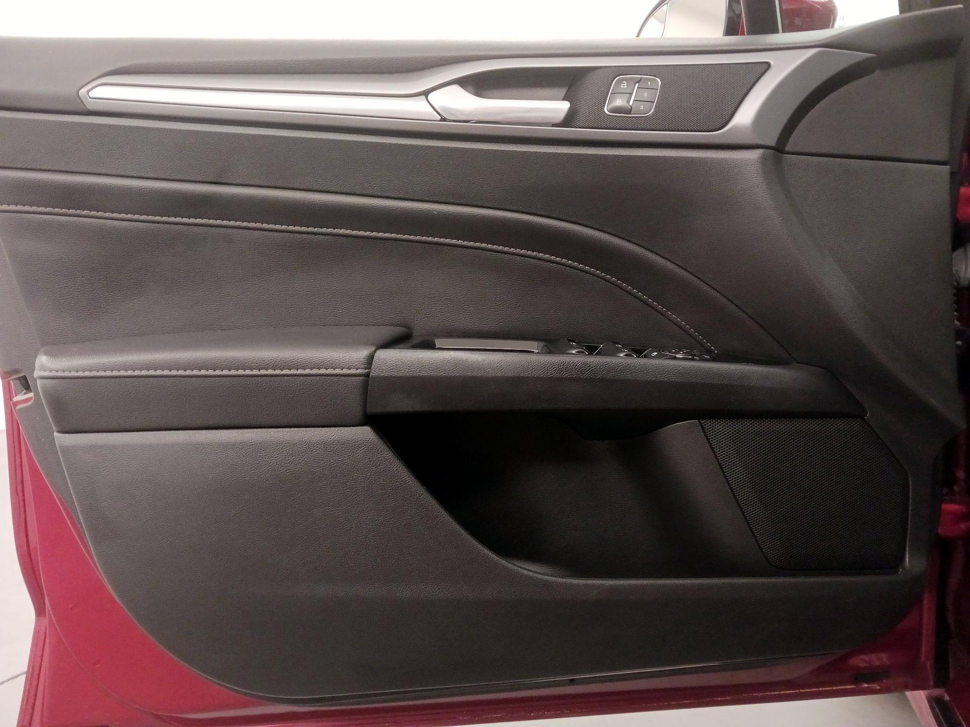 Thumbnail: 2015 Ford Fusion - 12