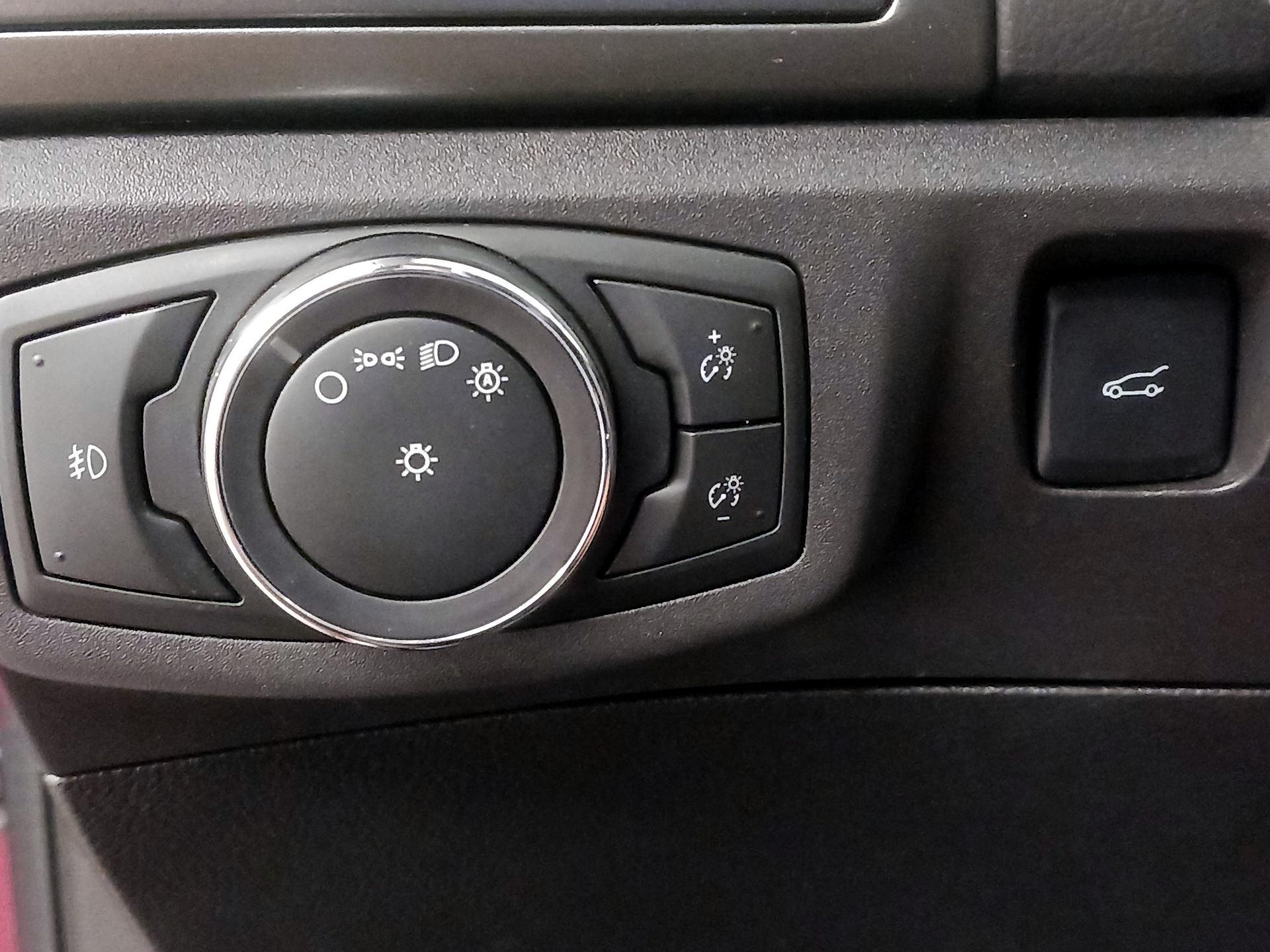 Thumbnail: 2015 Ford Fusion - 13