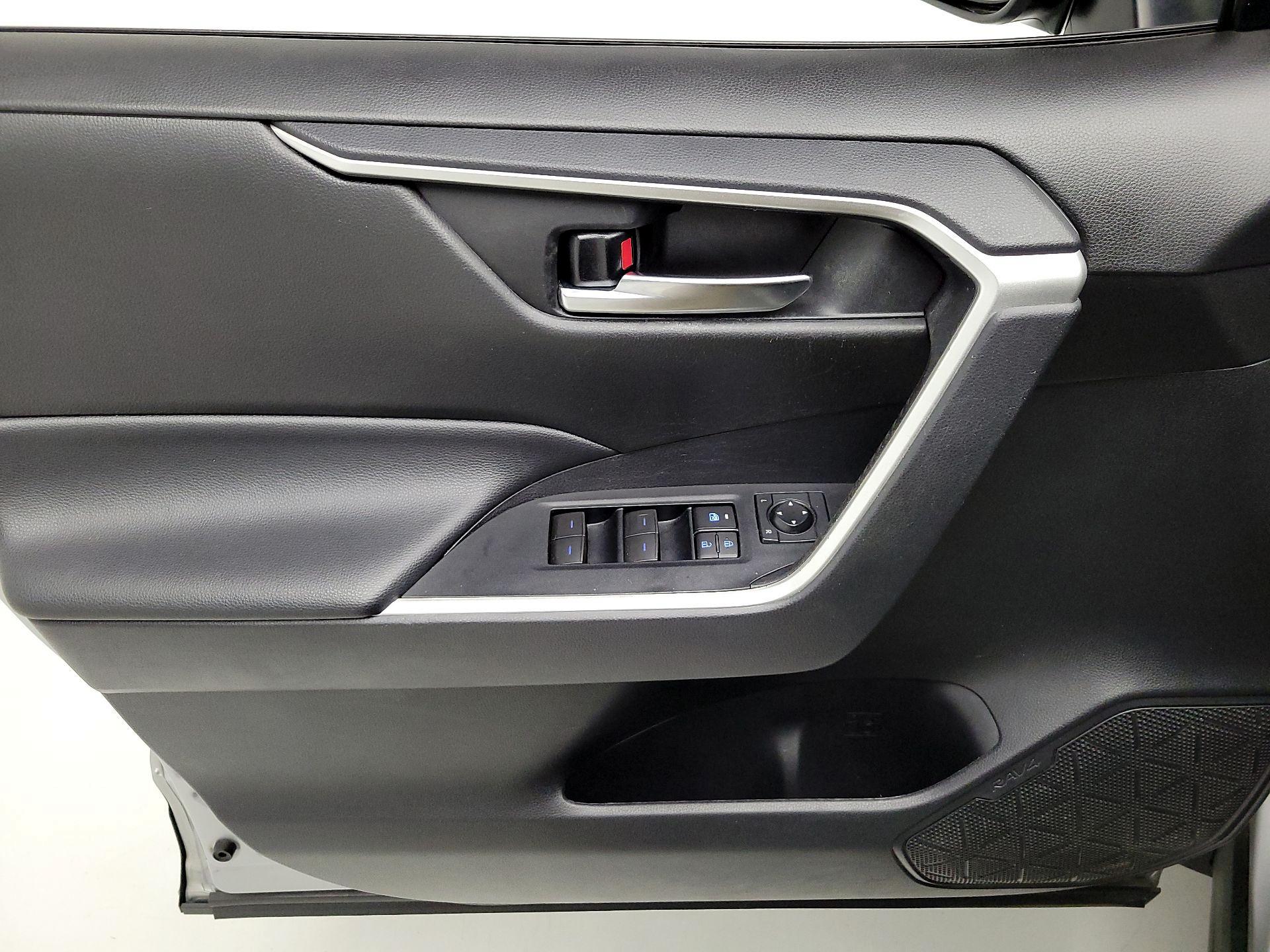 Thumbnail: 2021 Toyota RAV4 - 12