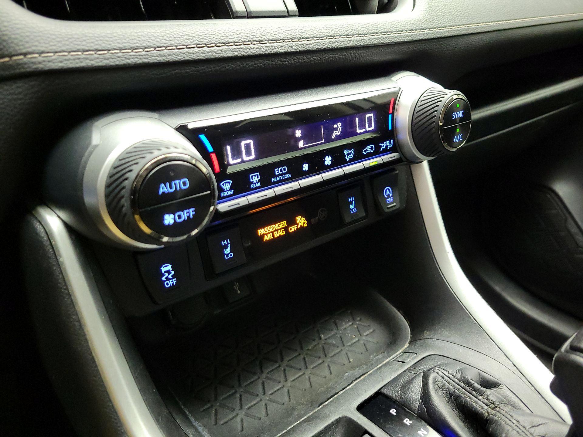 Thumbnail: 2021 Toyota RAV4 - 16