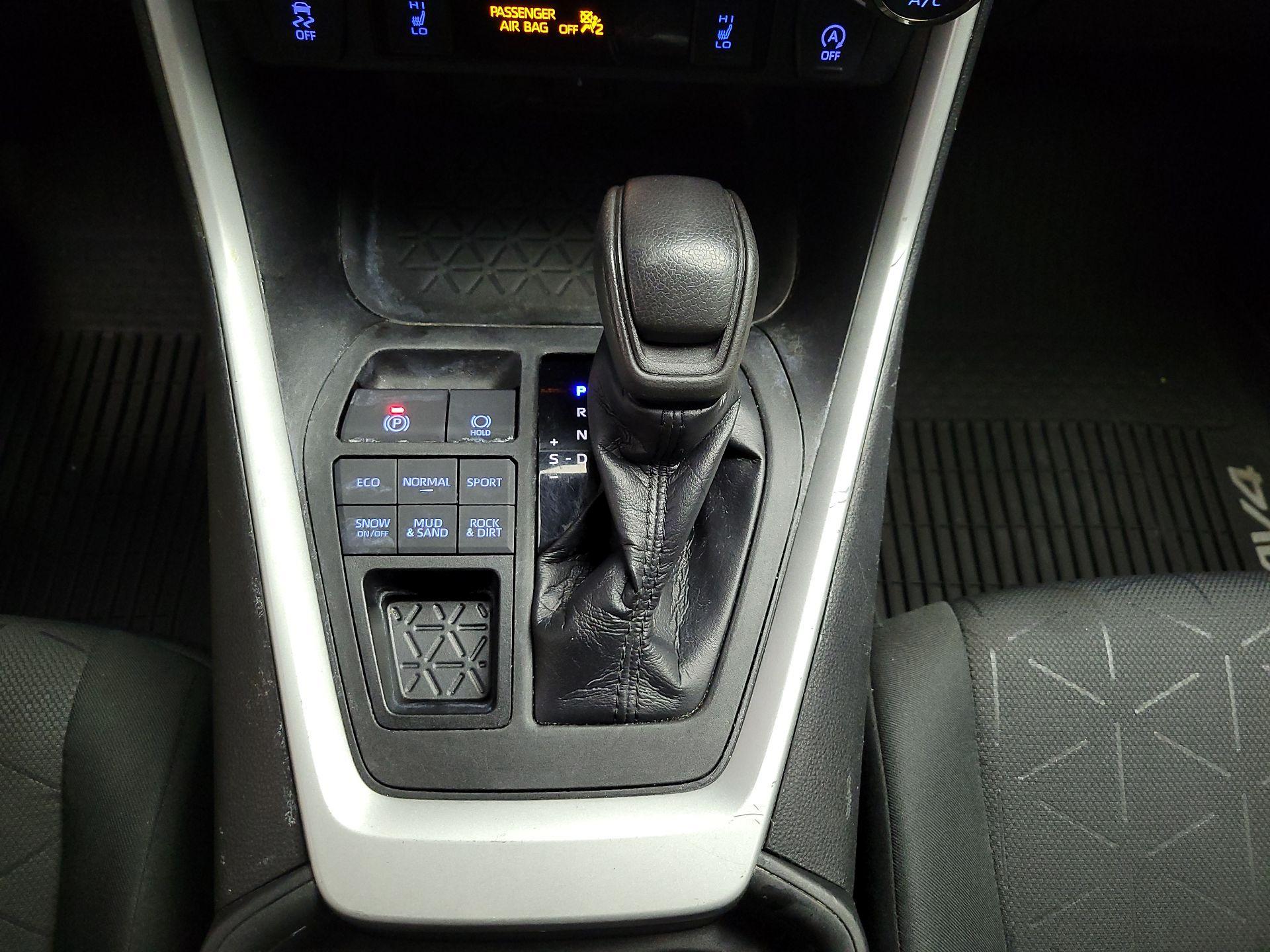 Thumbnail: 2021 Toyota RAV4 - 17