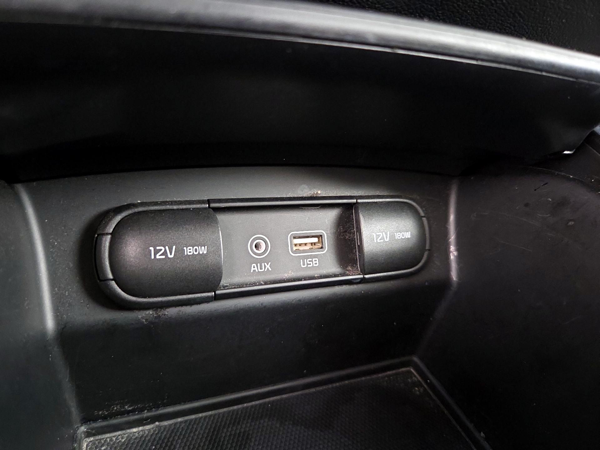Thumbnail: 2019 Kia Sorento - 18