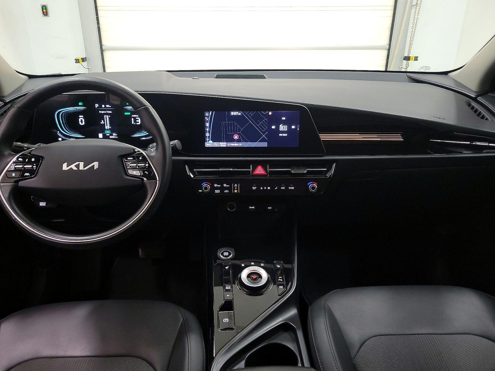 2025 Kia Niro EX - Photo 10