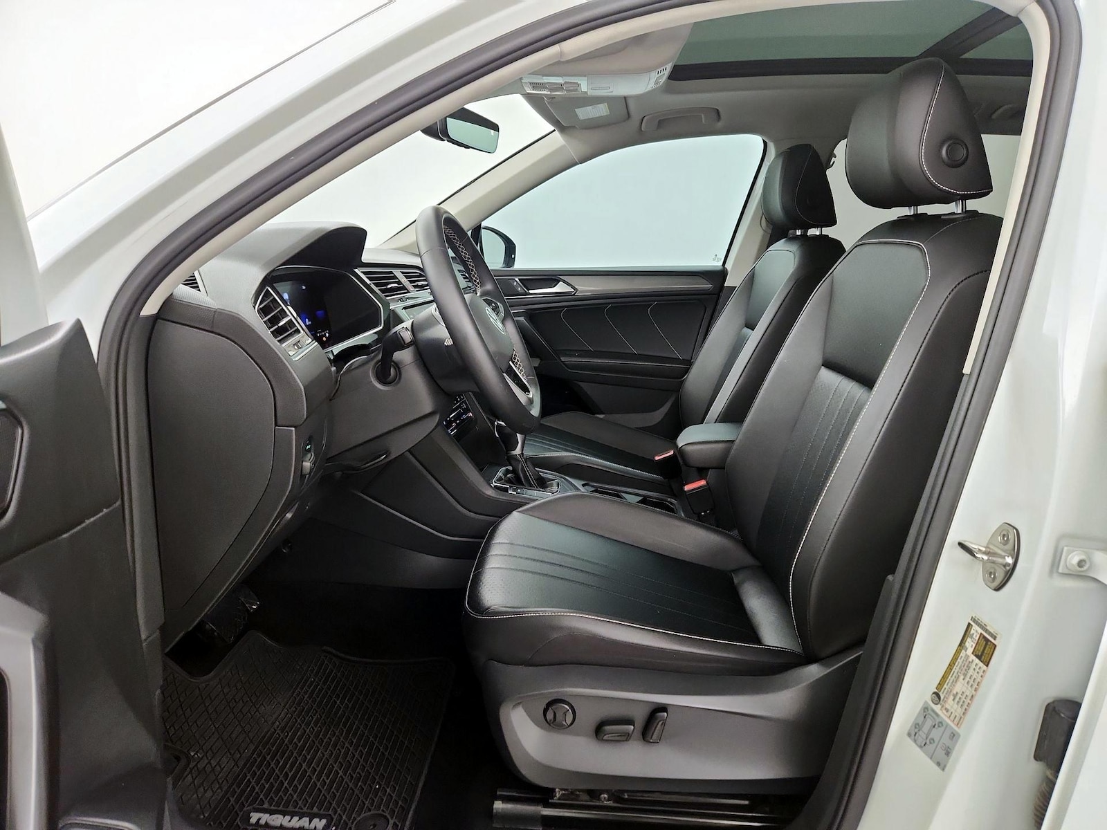 2022 Volkswagen Tiguan SE - Photo 12