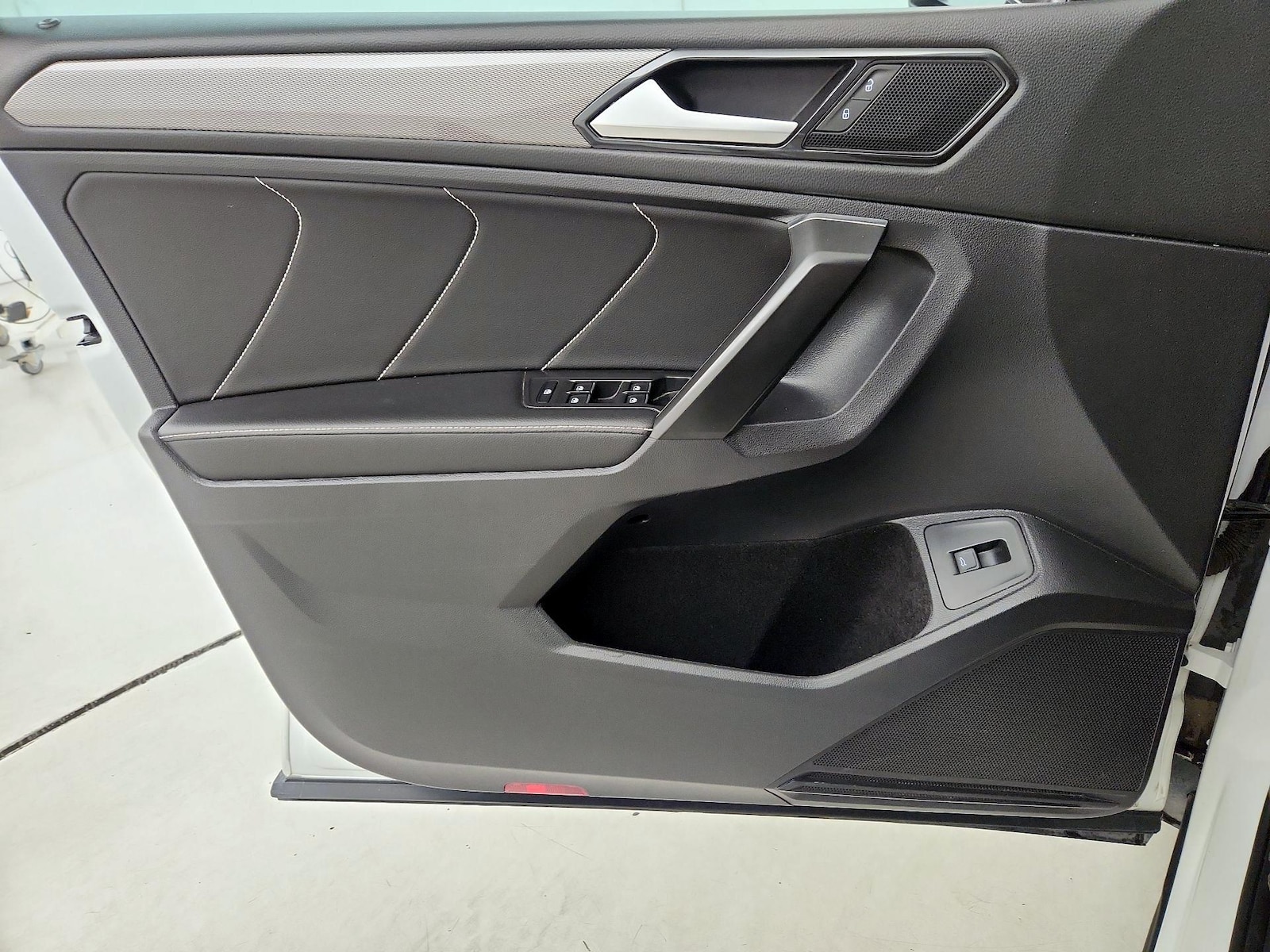 2022 Volkswagen Tiguan SE - Photo 13