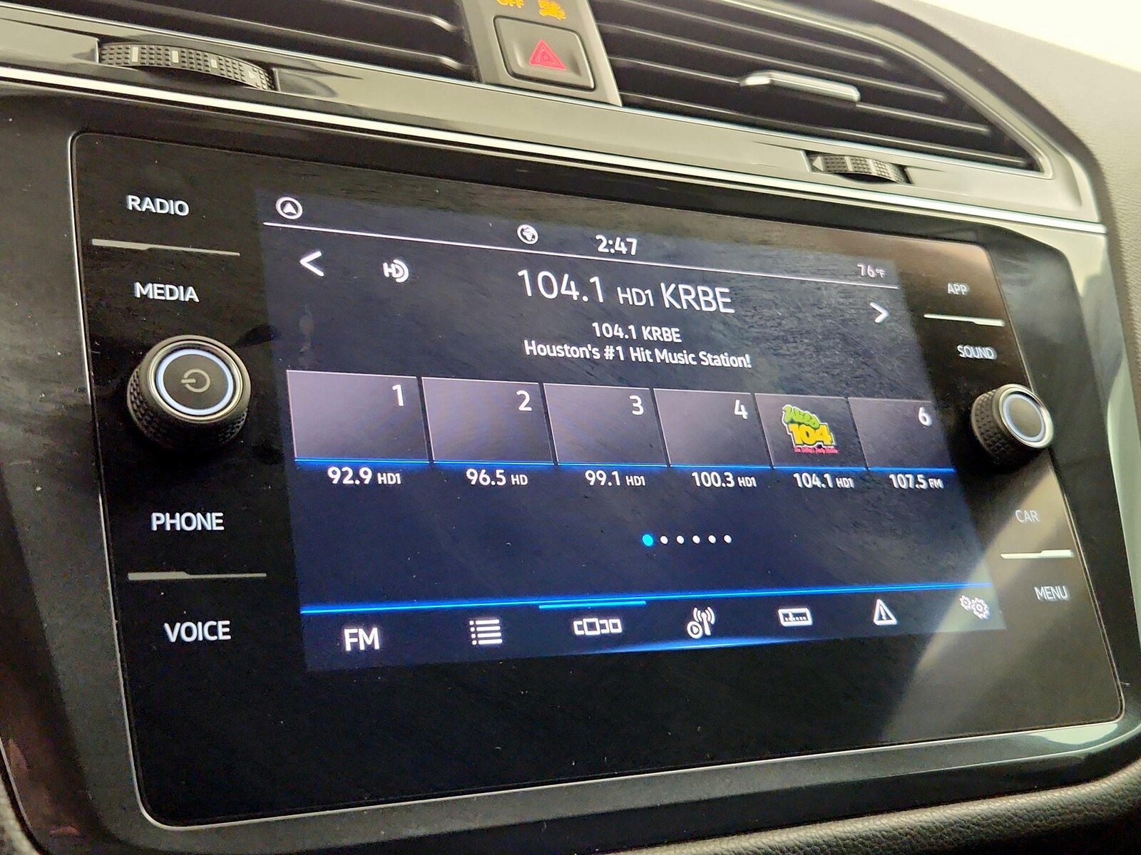 2022 Volkswagen Tiguan SE - Photo 16