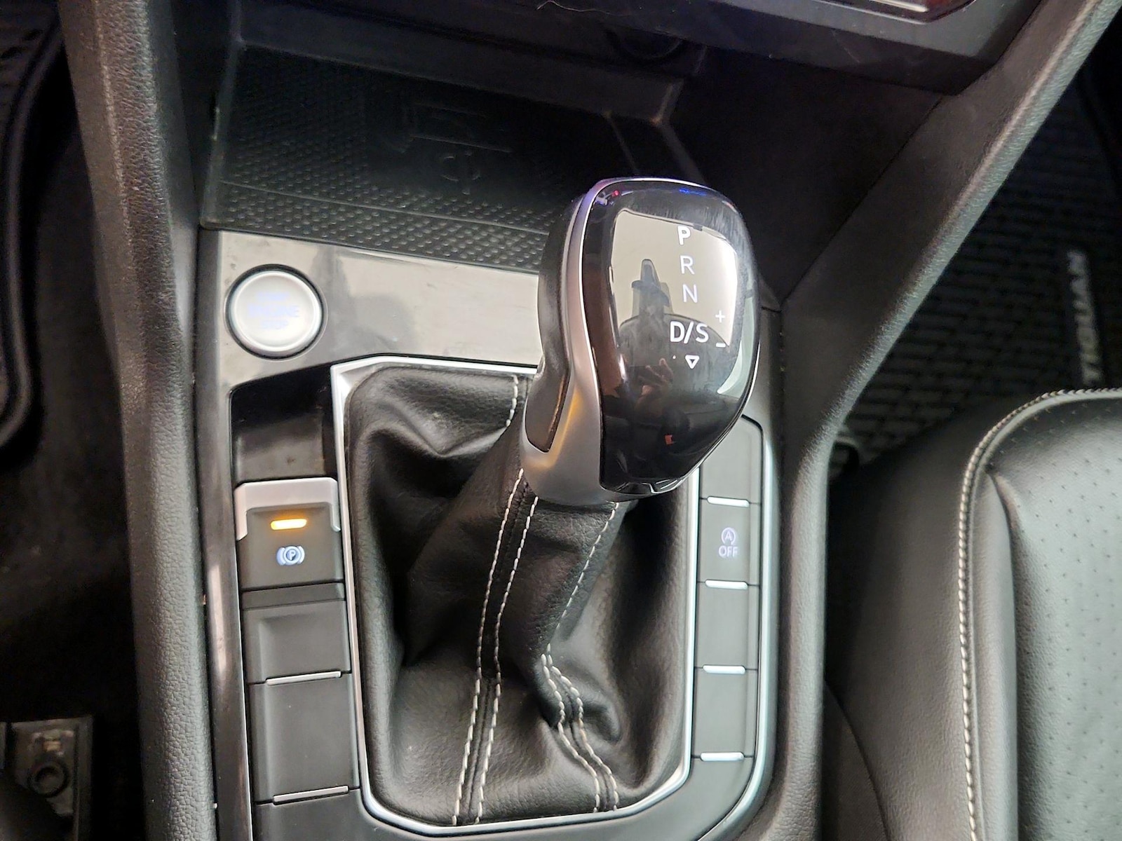 2022 Volkswagen Tiguan SE - Photo 18