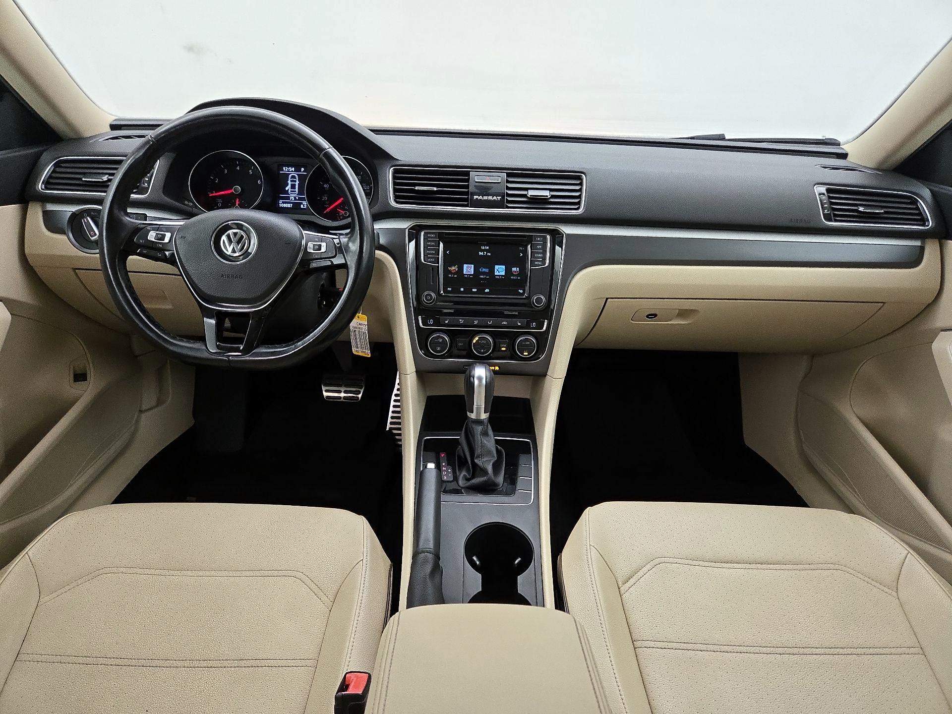 Thumbnail: 2018 Volkswagen Passat - 9