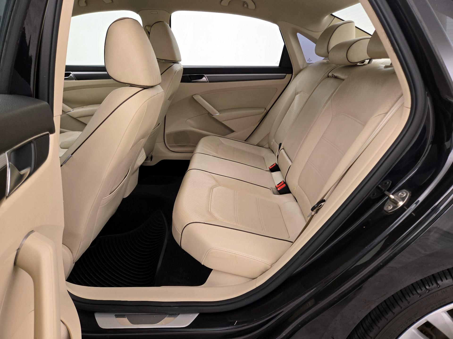 Thumbnail: 2018 Volkswagen Passat - 19
