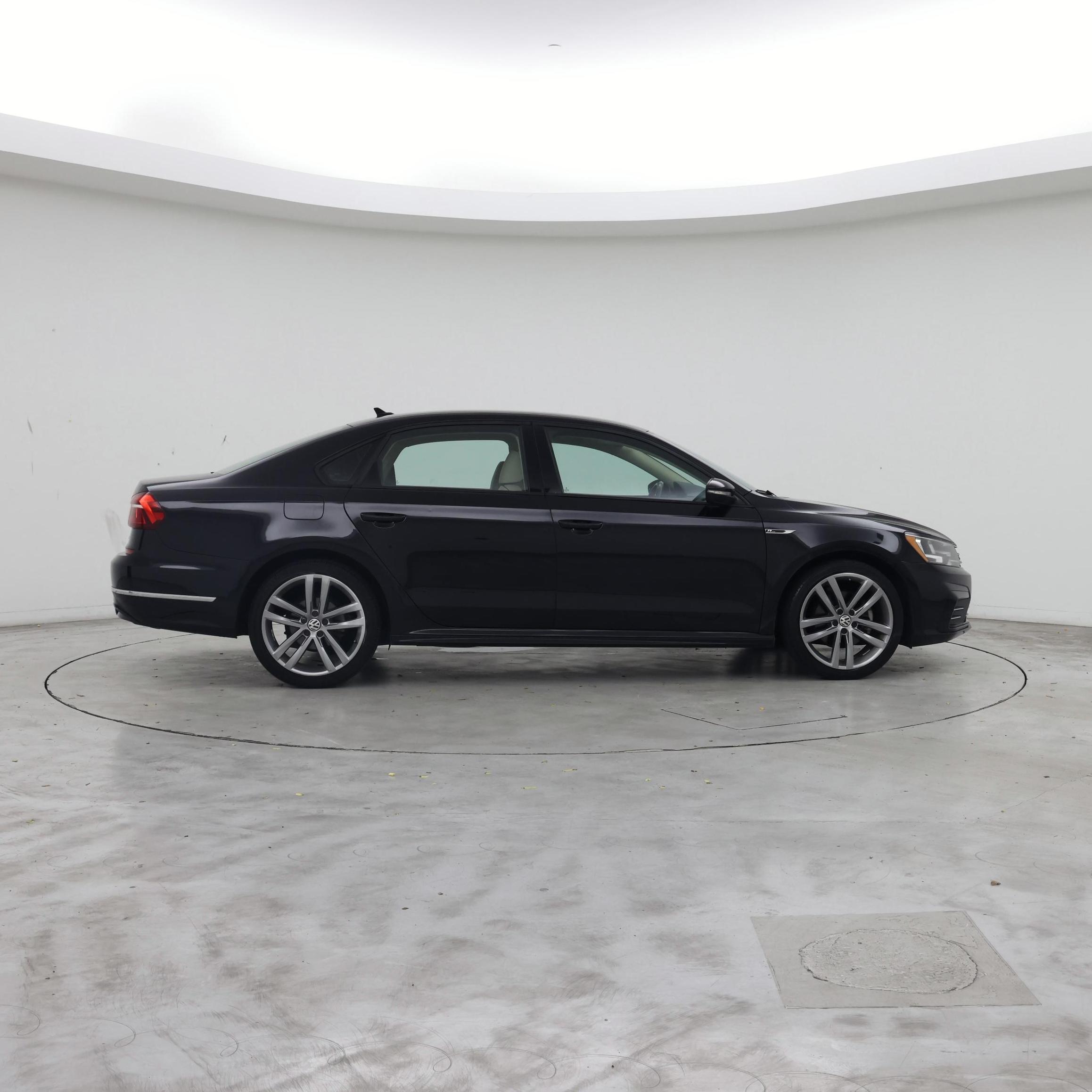 Thumbnail: 2018 Volkswagen Passat - 7