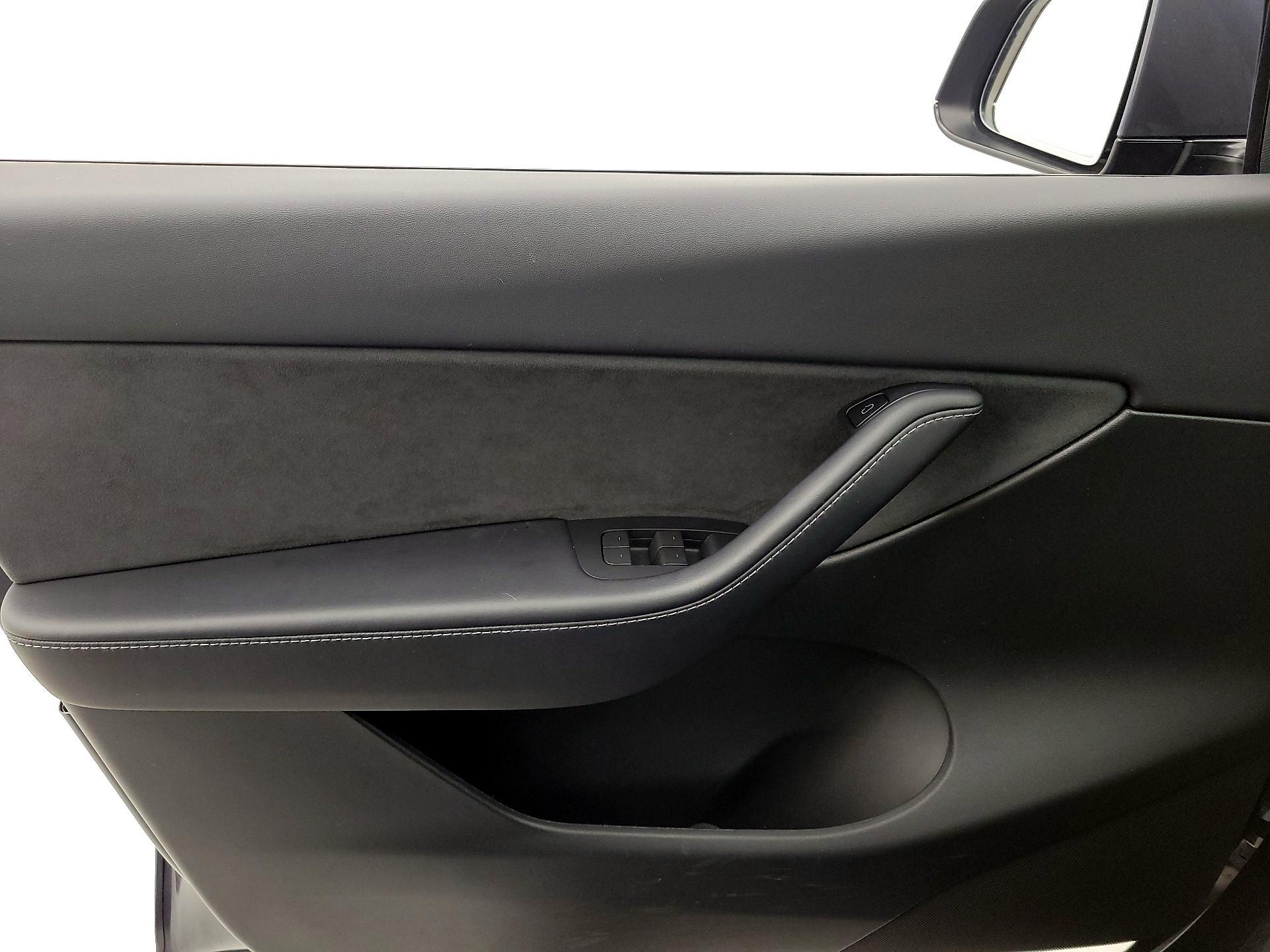 Thumbnail: 2022 Tesla Model Y - 12