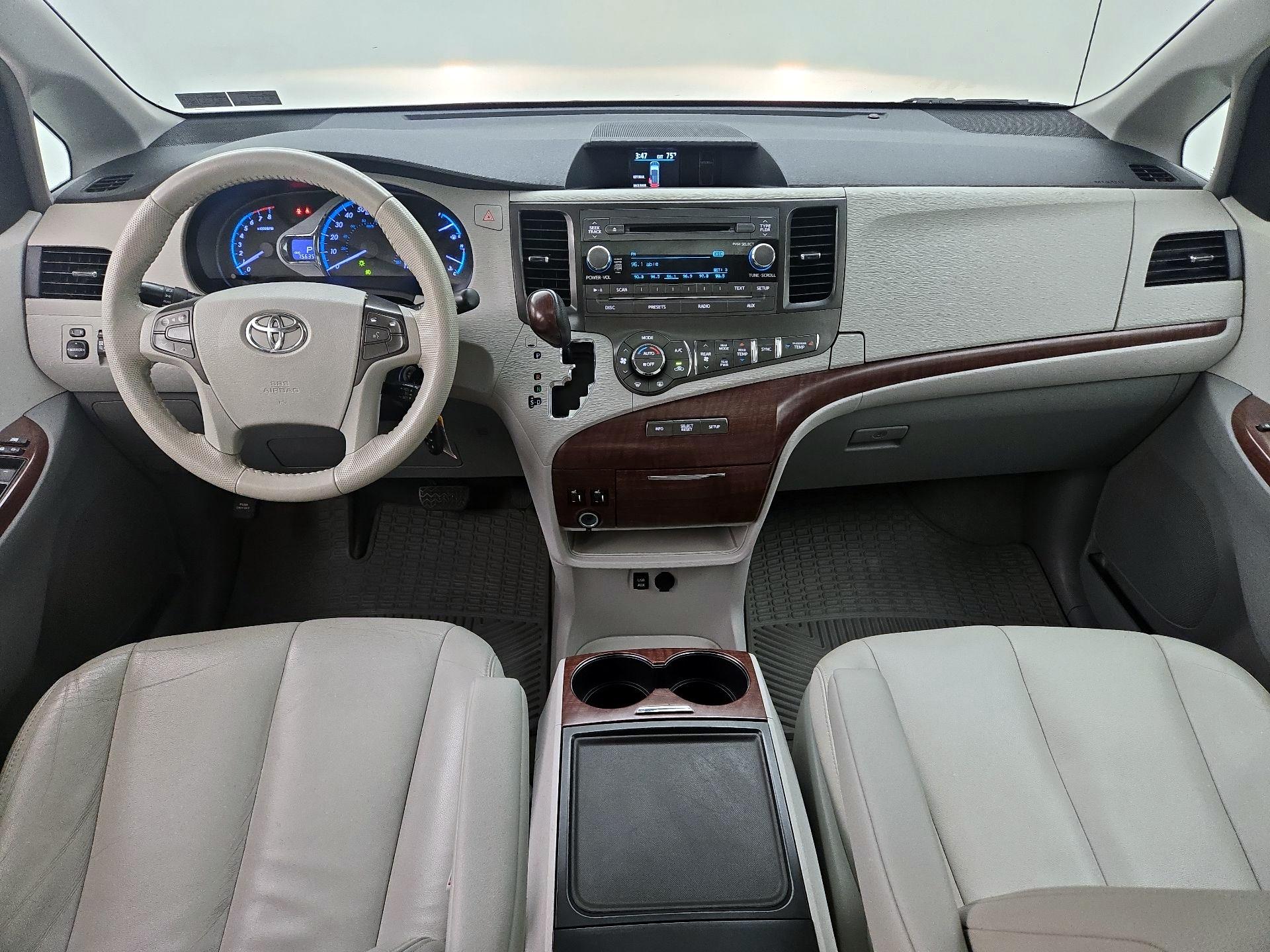 Thumbnail: 2014 Toyota Sienna - 9