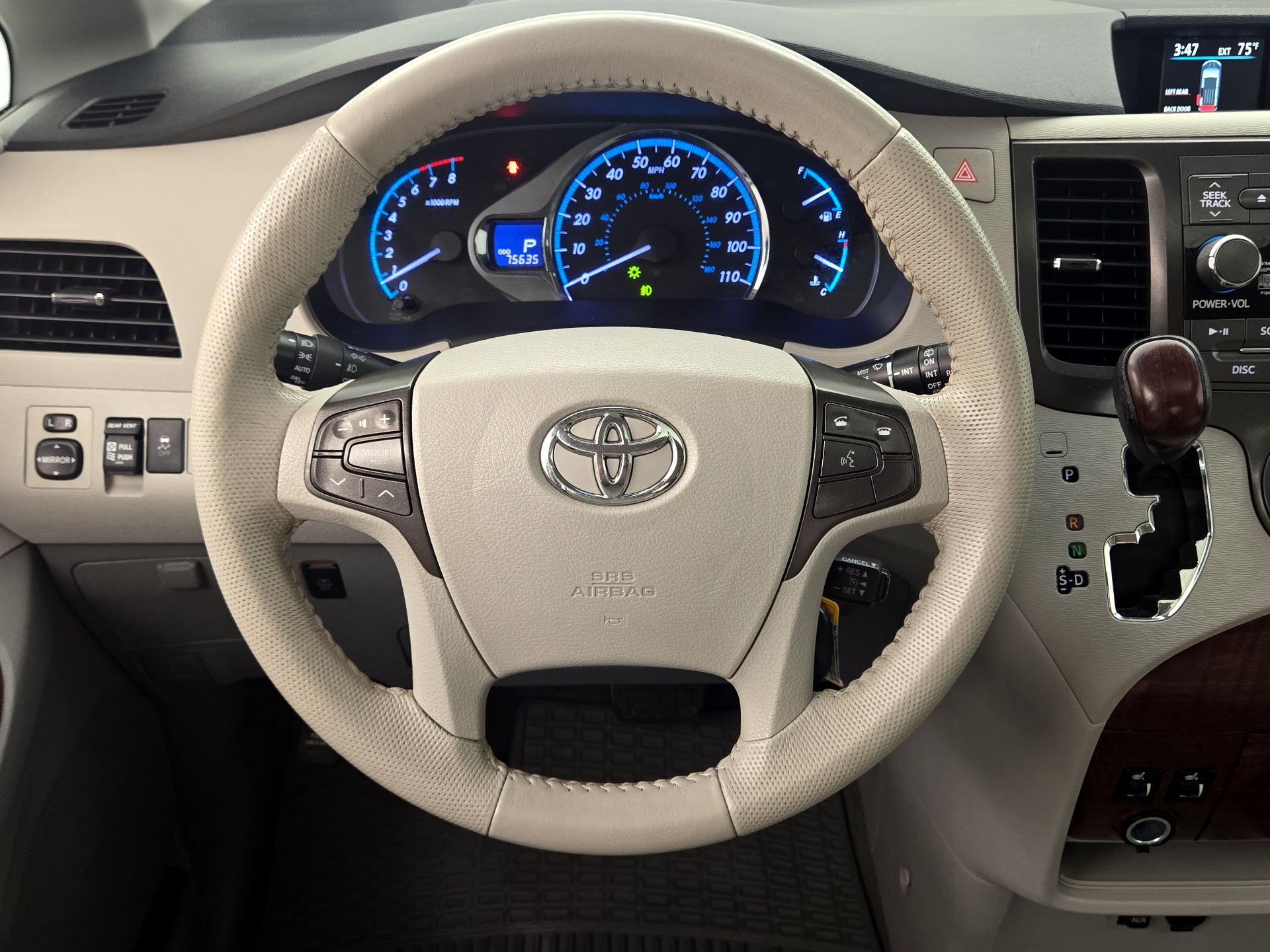 Thumbnail: 2014 Toyota Sienna - 10
