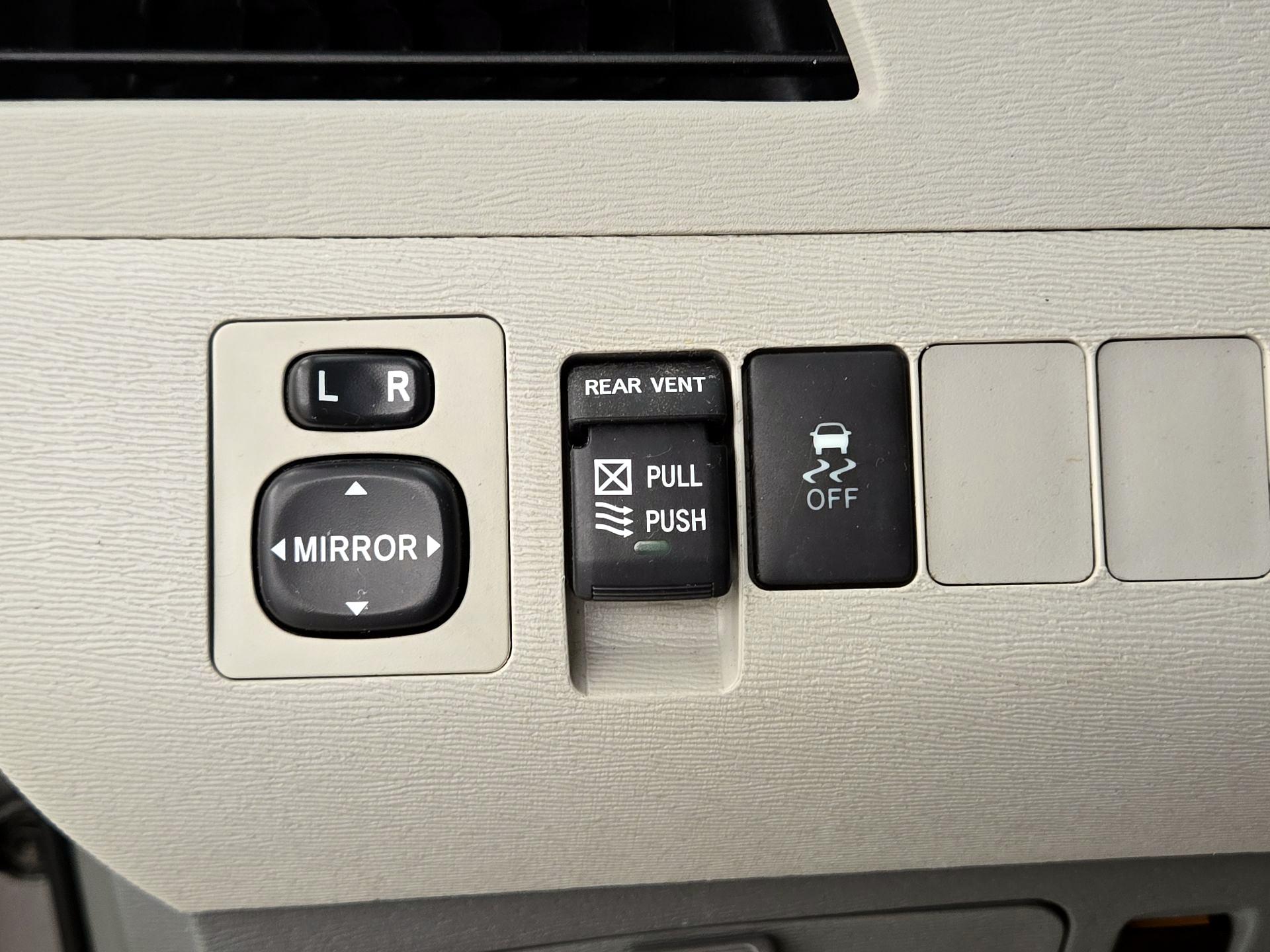 Thumbnail: 2014 Toyota Sienna - 13