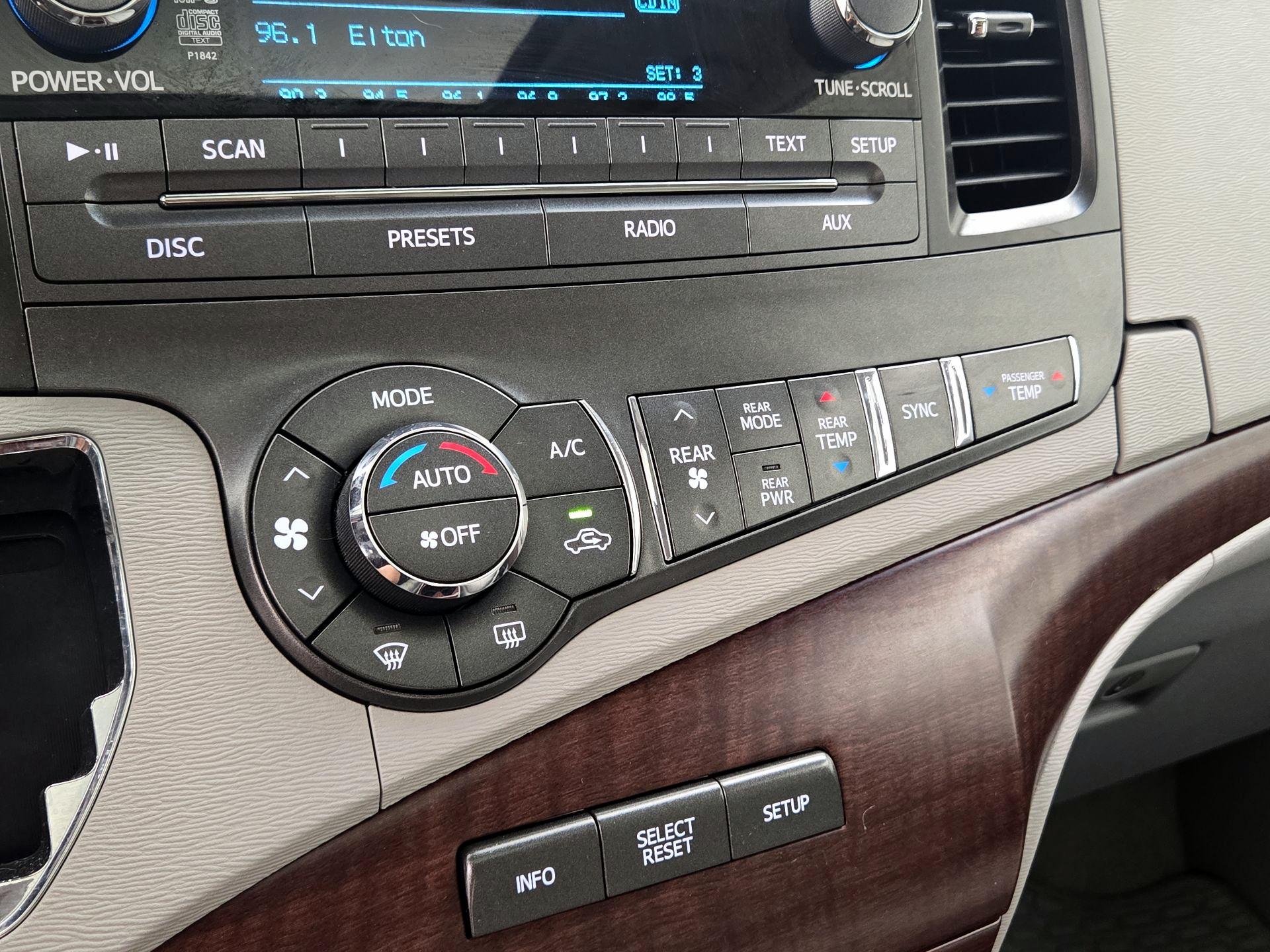 Thumbnail: 2014 Toyota Sienna - 16