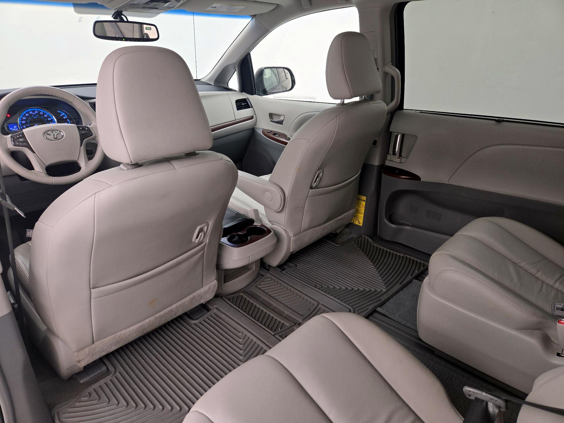 Thumbnail: 2014 Toyota Sienna - 20