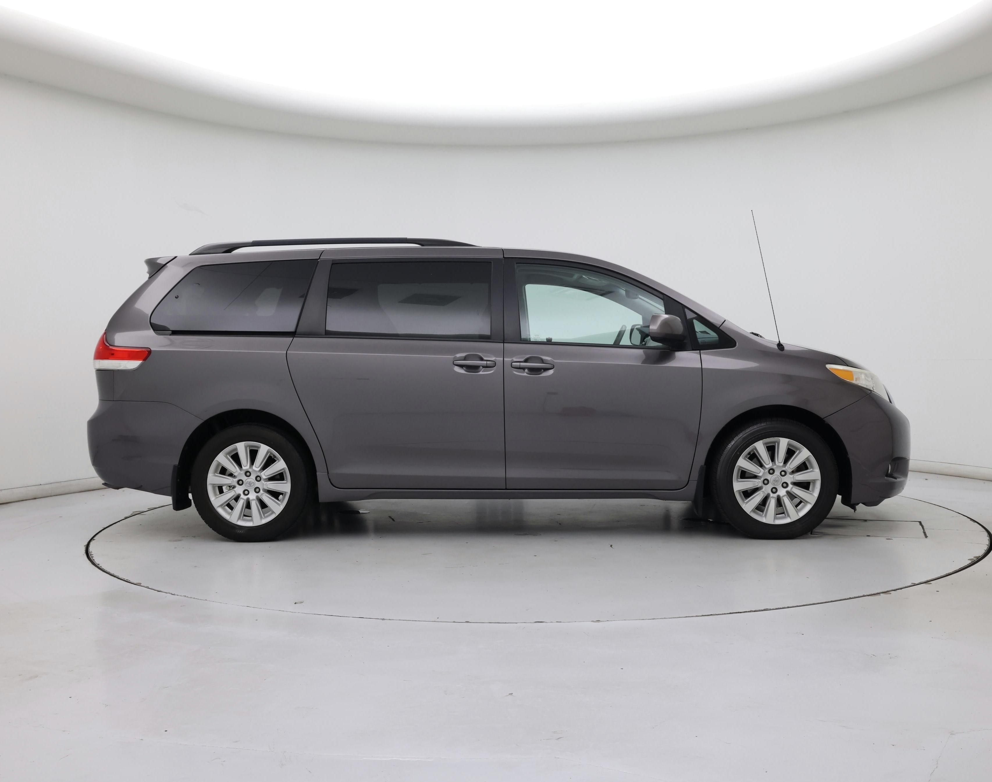 Thumbnail: 2014 Toyota Sienna - 7
