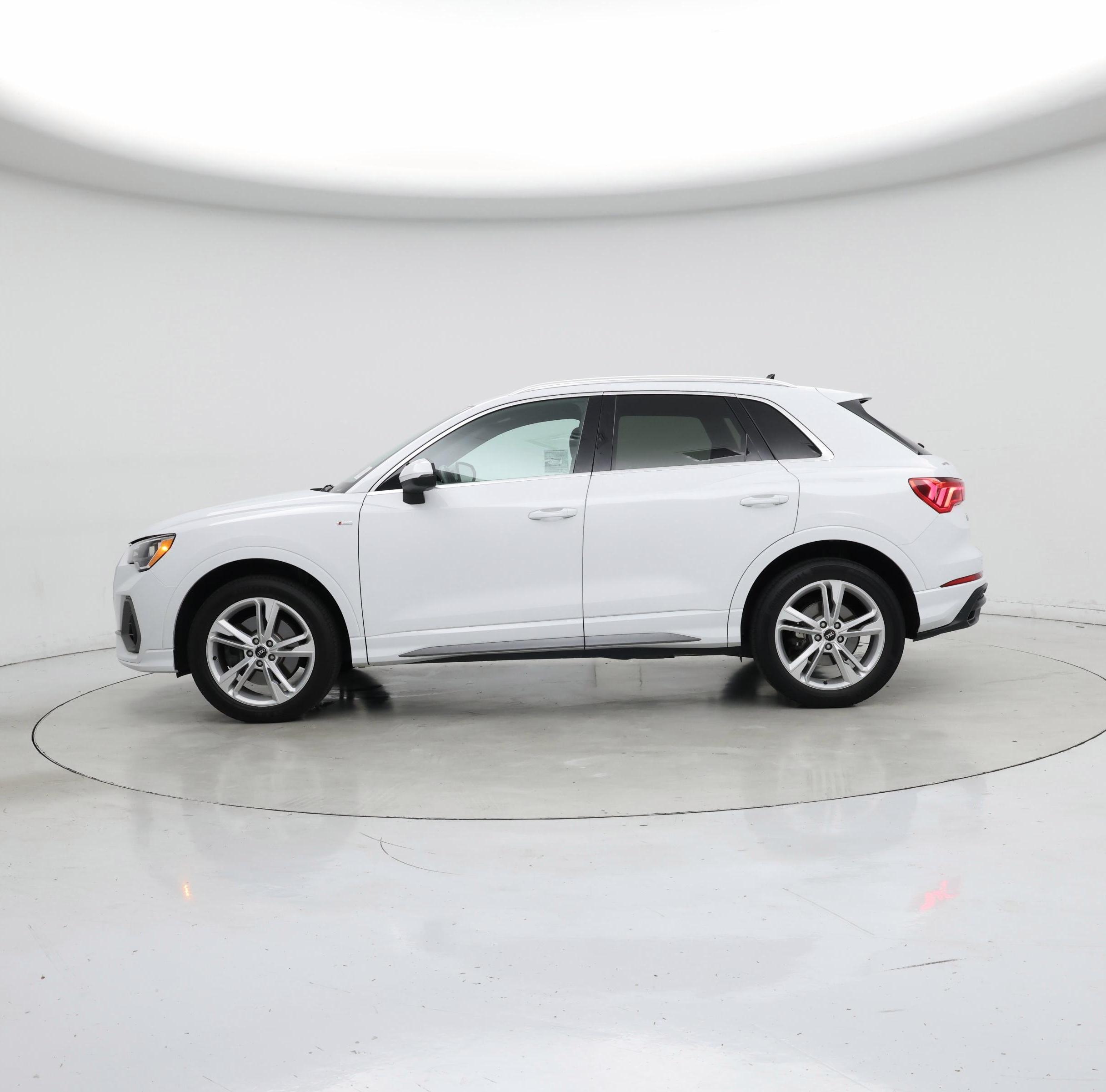 Thumbnail: 2021 Audi Q3 - 3