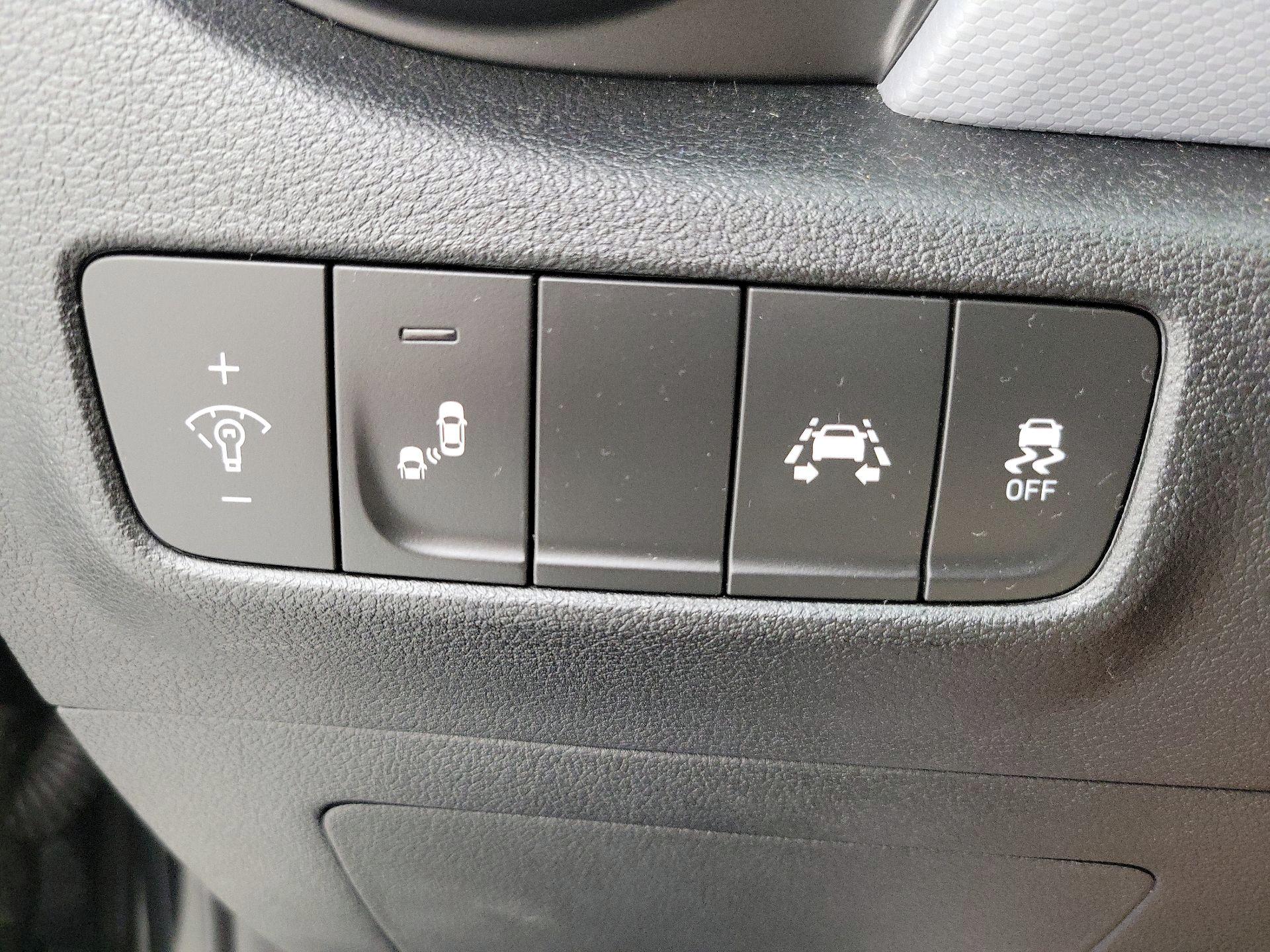 Thumbnail: 2020 Hyundai Kona - 13