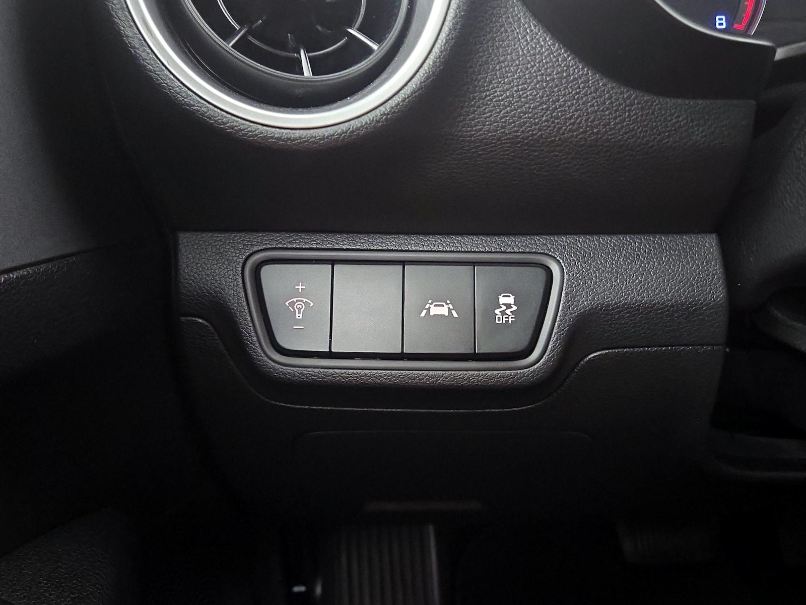 2021 Kia Forte LXS - Photo 14