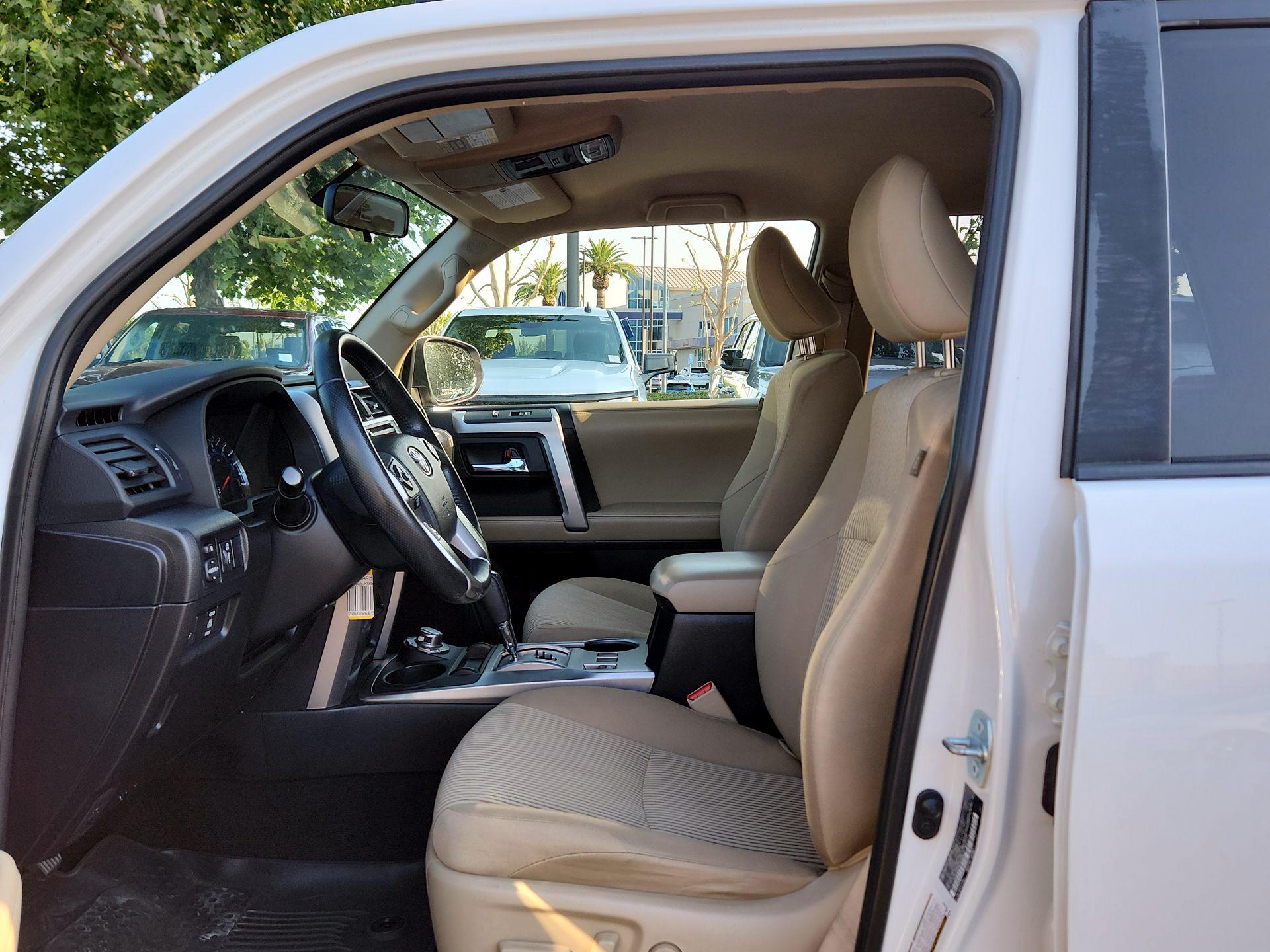Thumbnail: 2017 Toyota 4Runner - 9