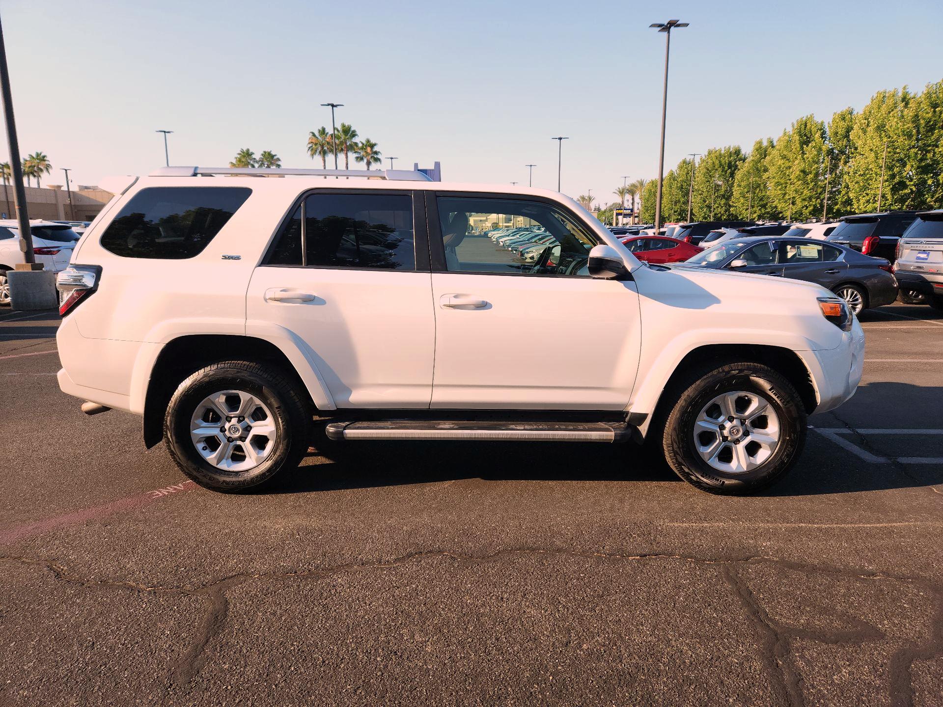 Thumbnail: 2017 Toyota 4Runner - 4