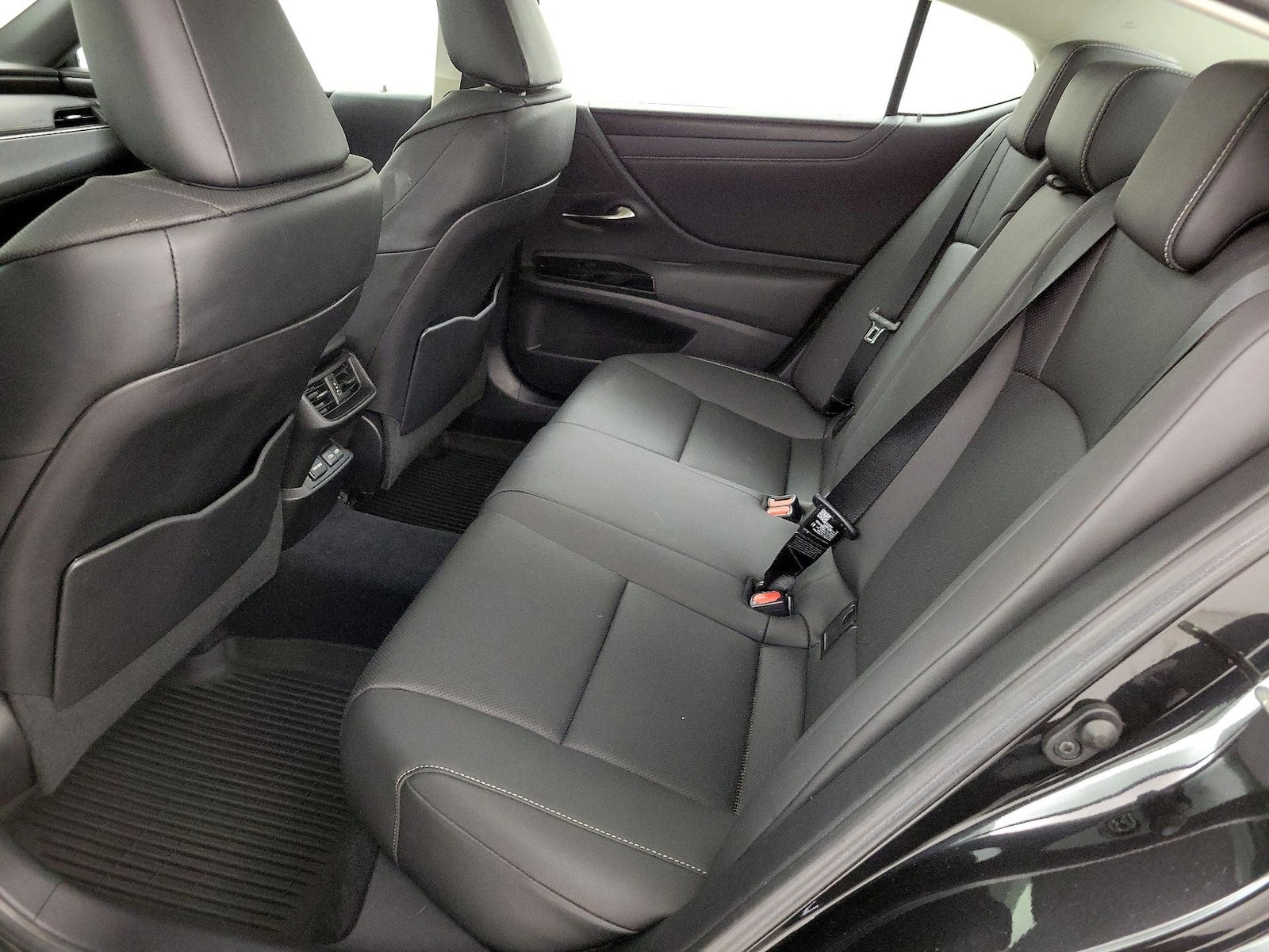 2022 Lexus ES 350 - Photo 21