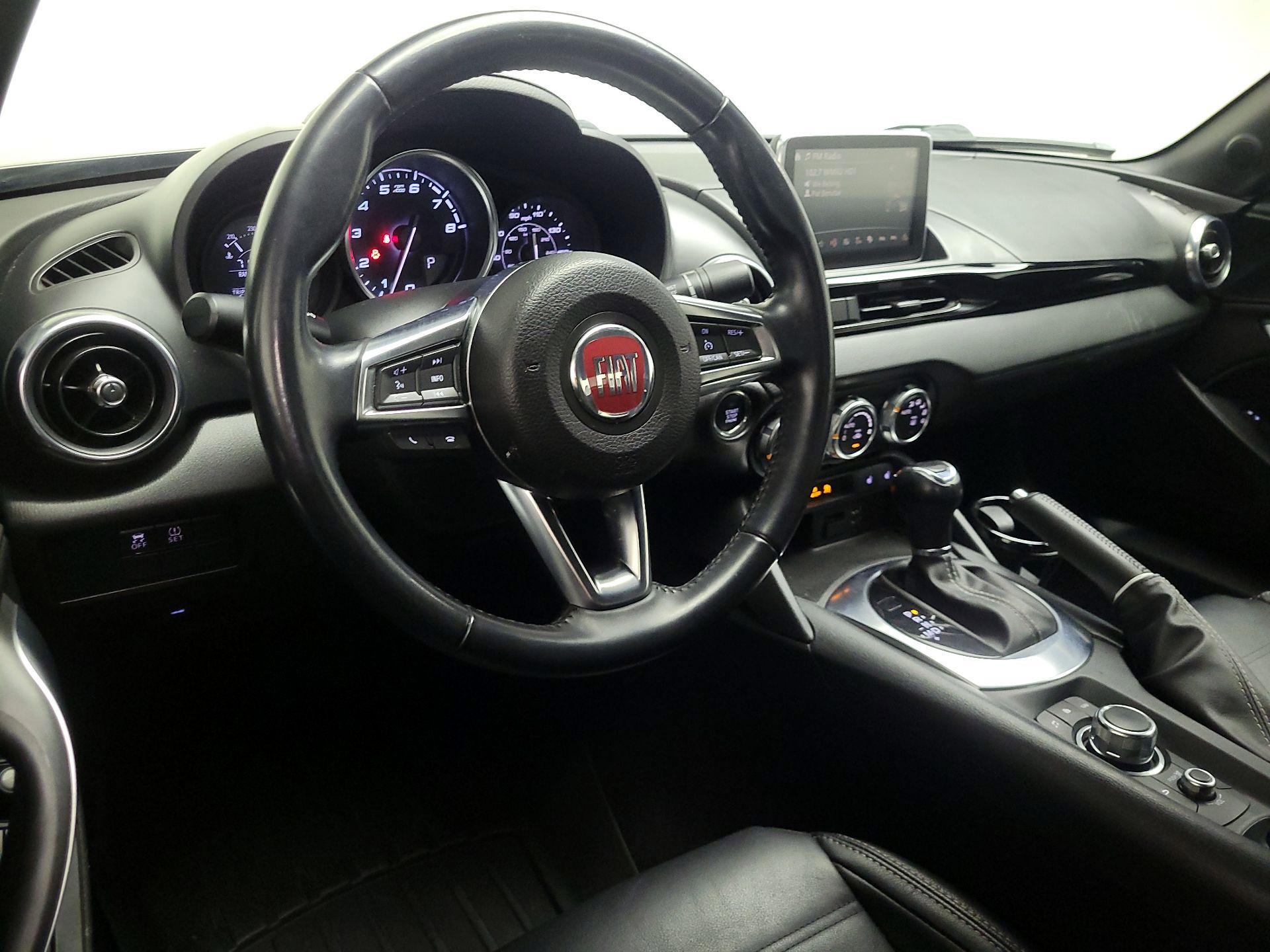 Thumbnail: 2017 Fiat 124 Spider - 9