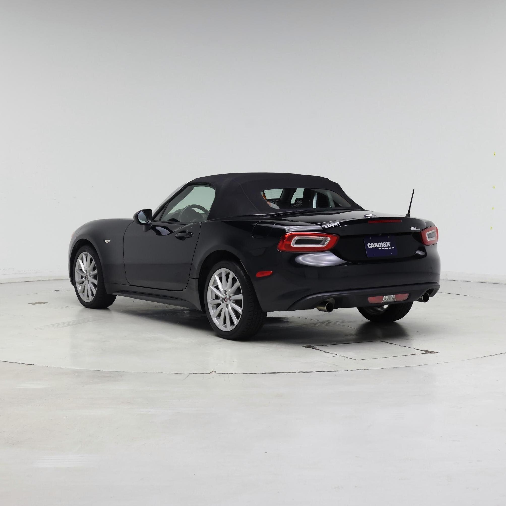 Thumbnail: 2017 Fiat 124 Spider - 2
