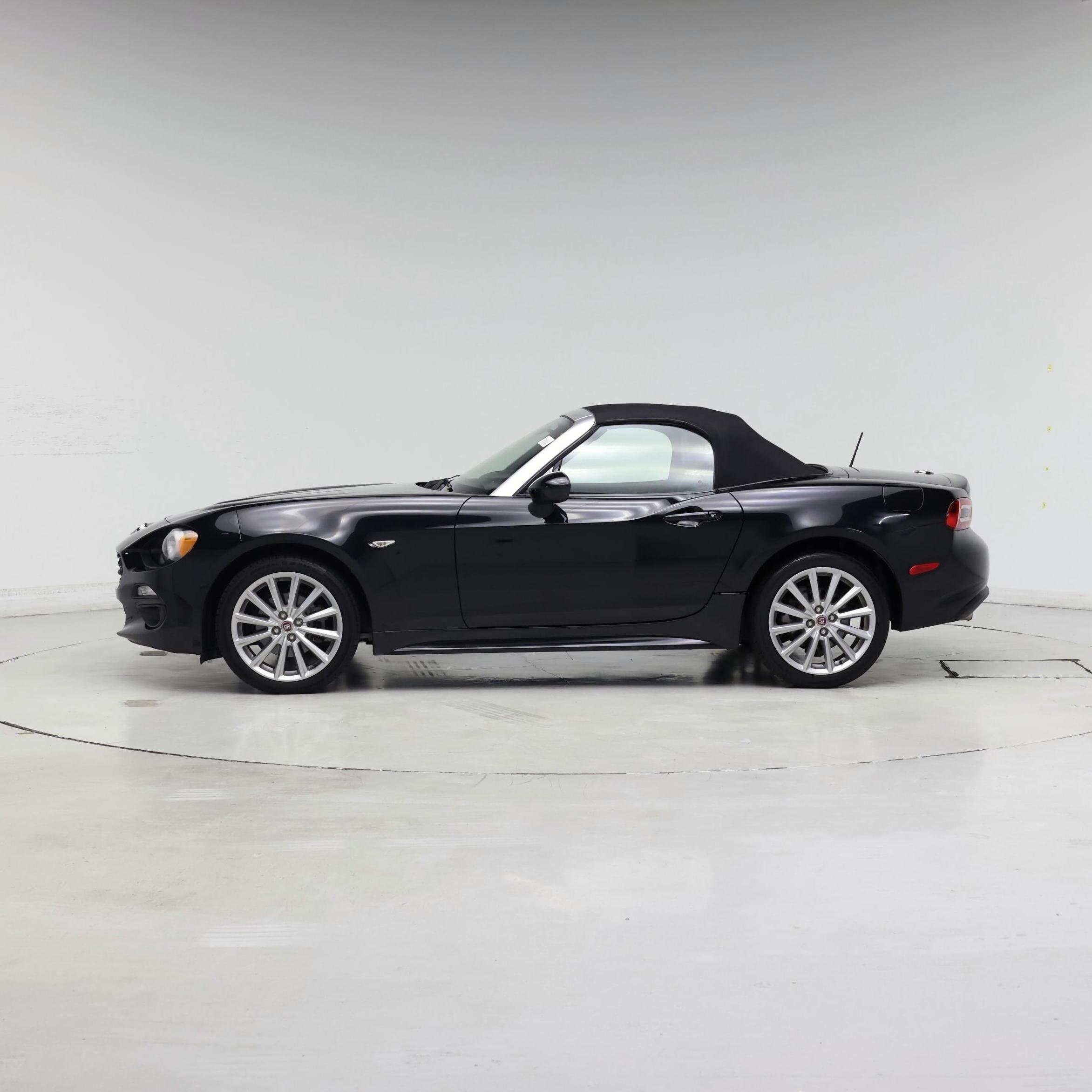 Thumbnail: 2017 Fiat 124 Spider - 3