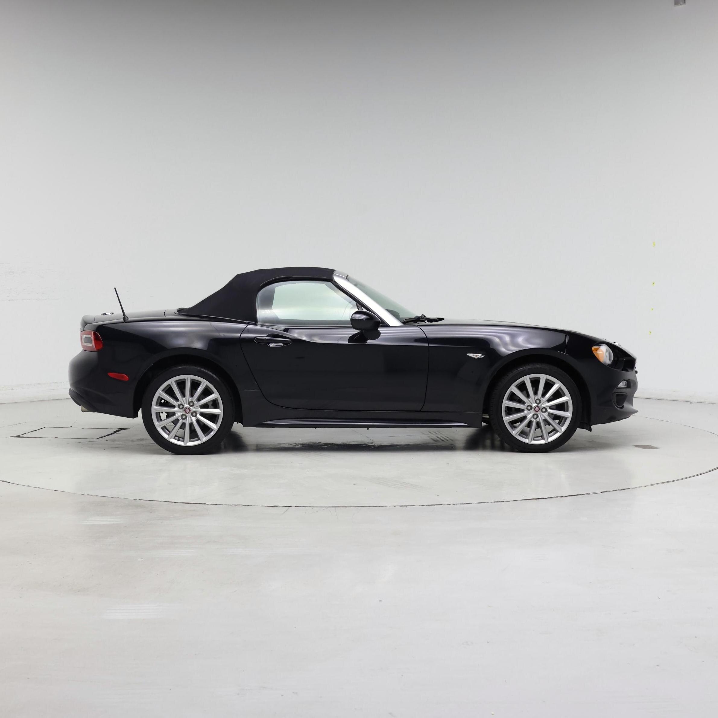 Thumbnail: 2017 Fiat 124 Spider - 7