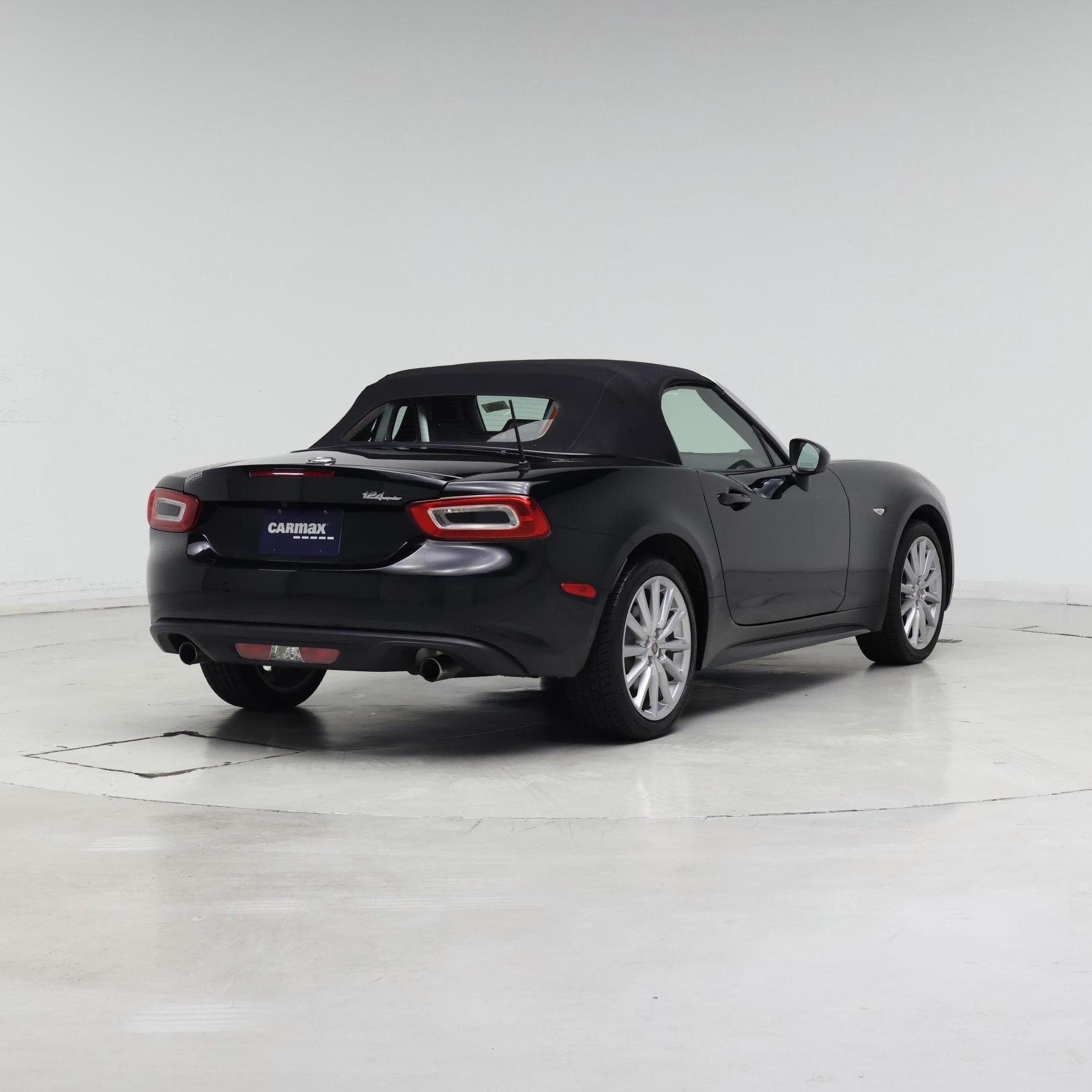 Thumbnail: 2017 Fiat 124 Spider - 8
