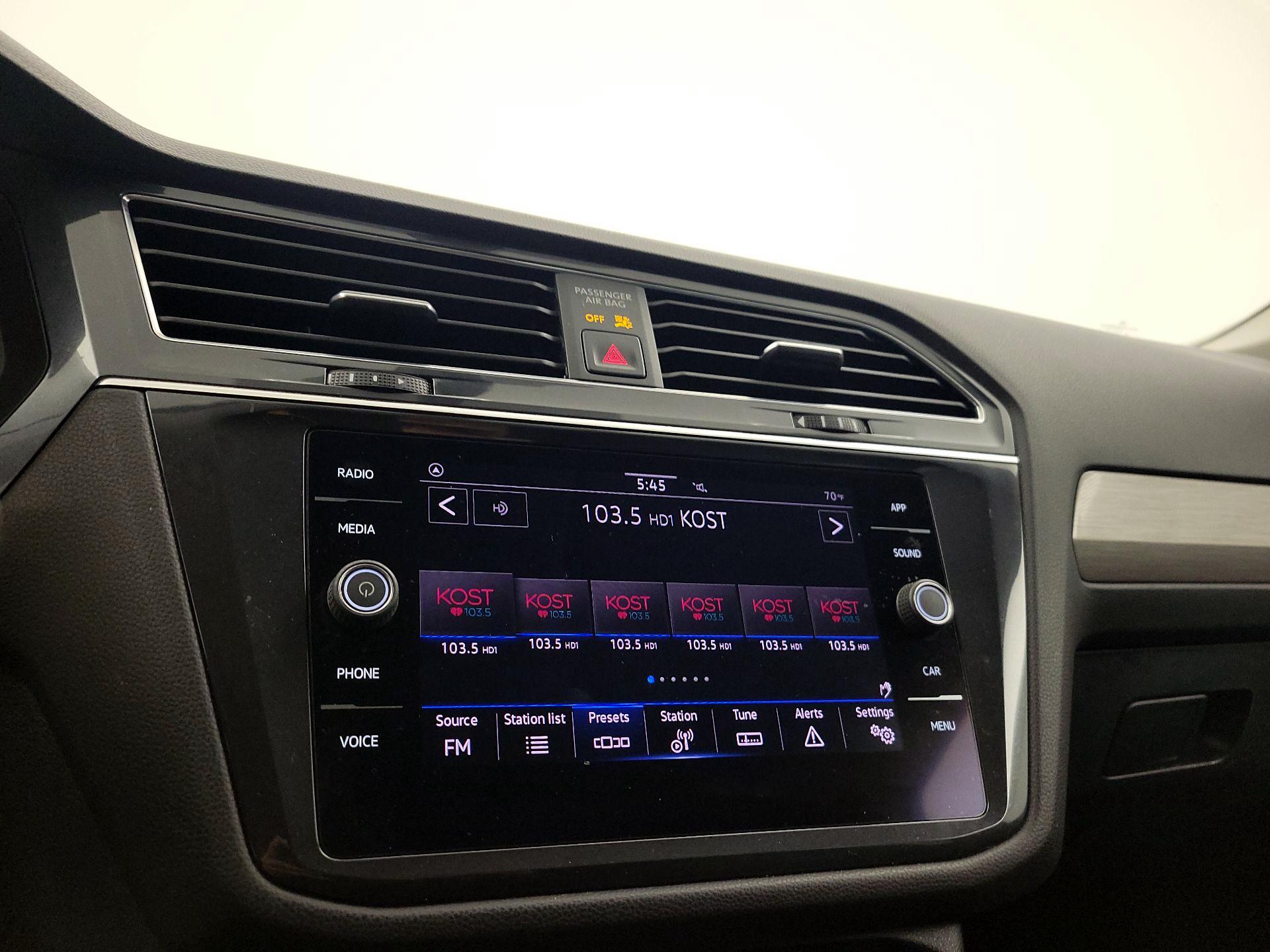 Thumbnail: 2021 Volkswagen Tiguan - 15