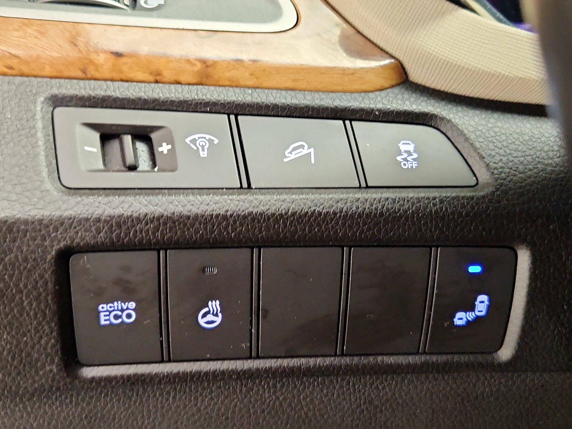 Thumbnail: 2015 Hyundai Santa Fe - 13