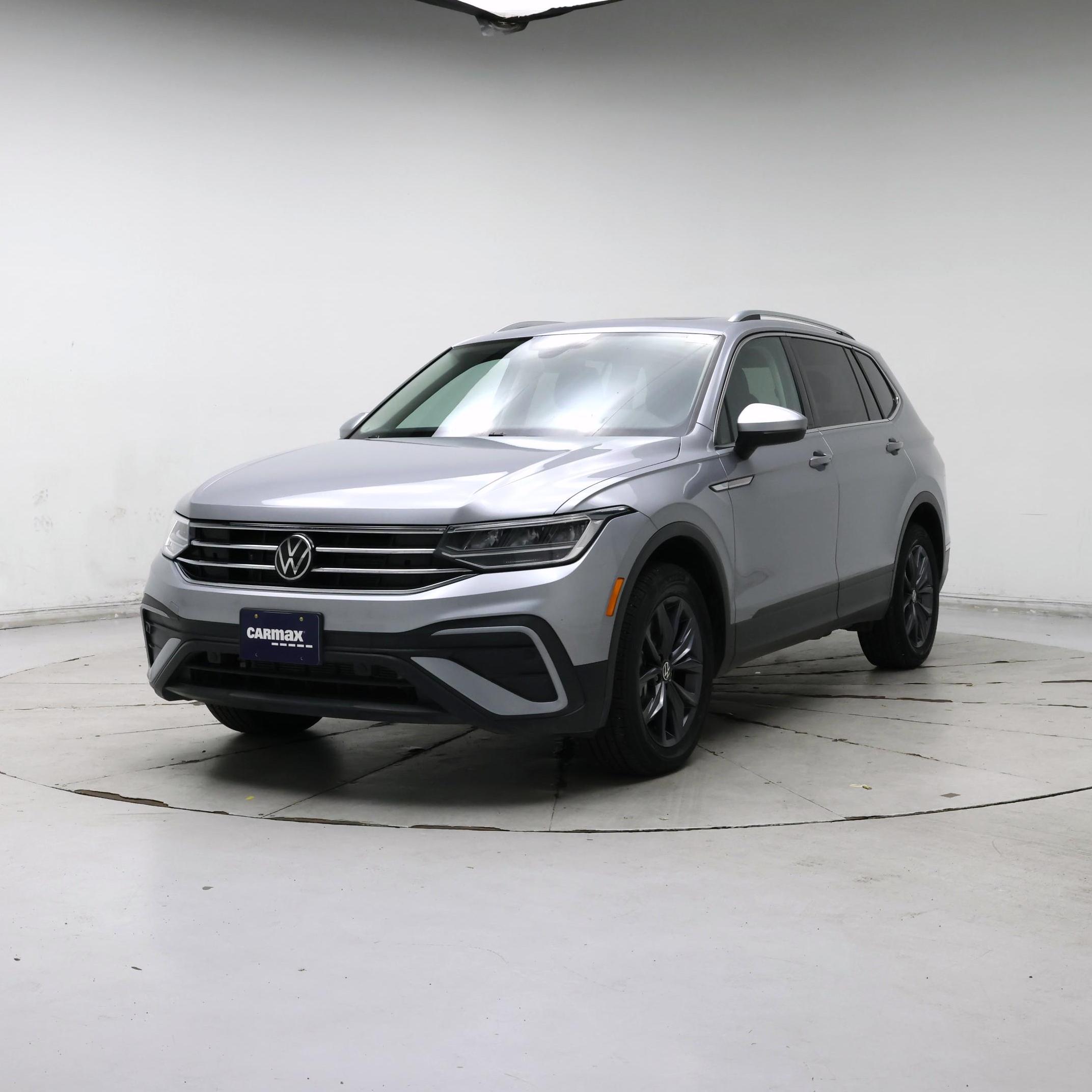 Thumbnail: 2023 Volkswagen Tiguan - 4