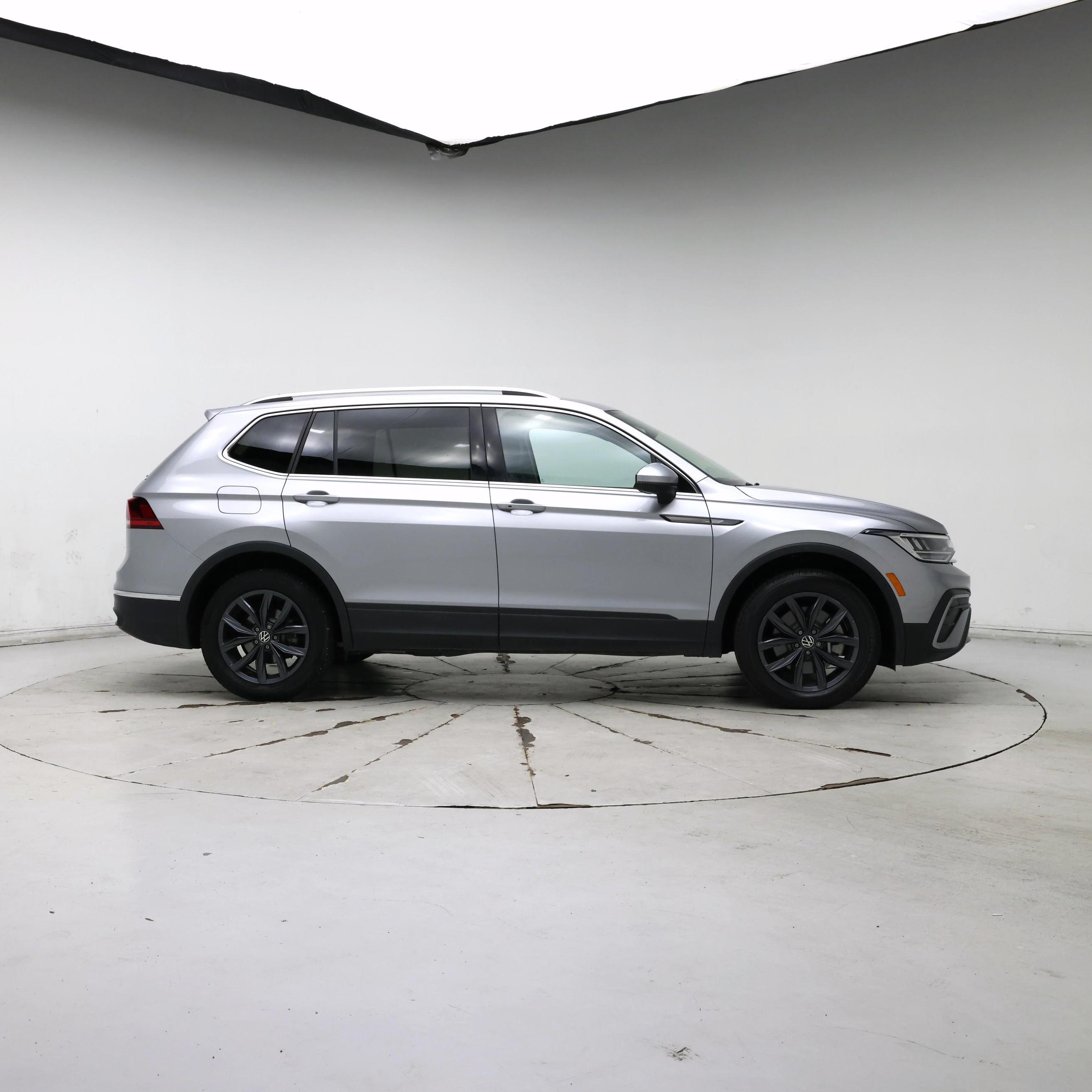 Thumbnail: 2023 Volkswagen Tiguan - 7
