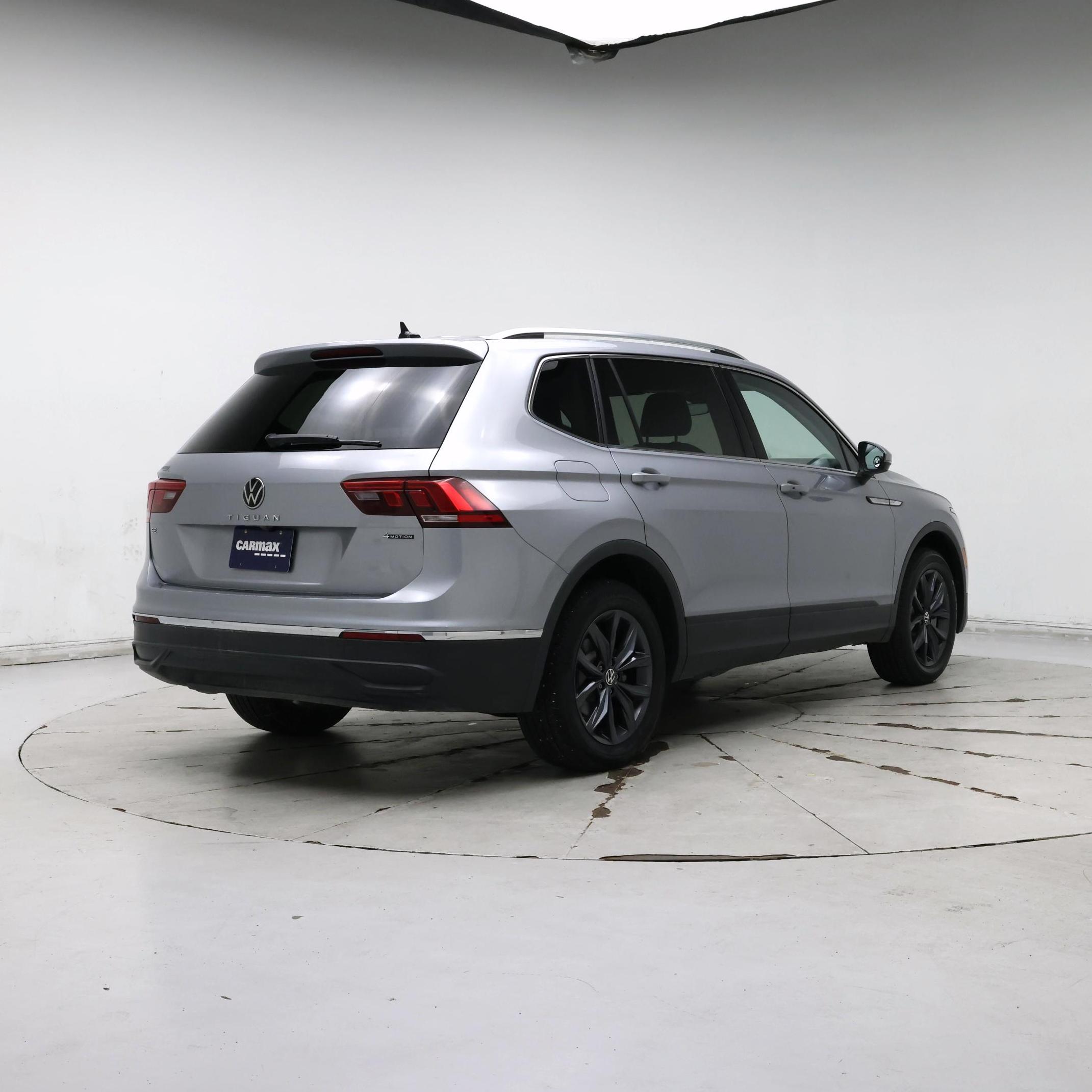 Thumbnail: 2023 Volkswagen Tiguan - 8